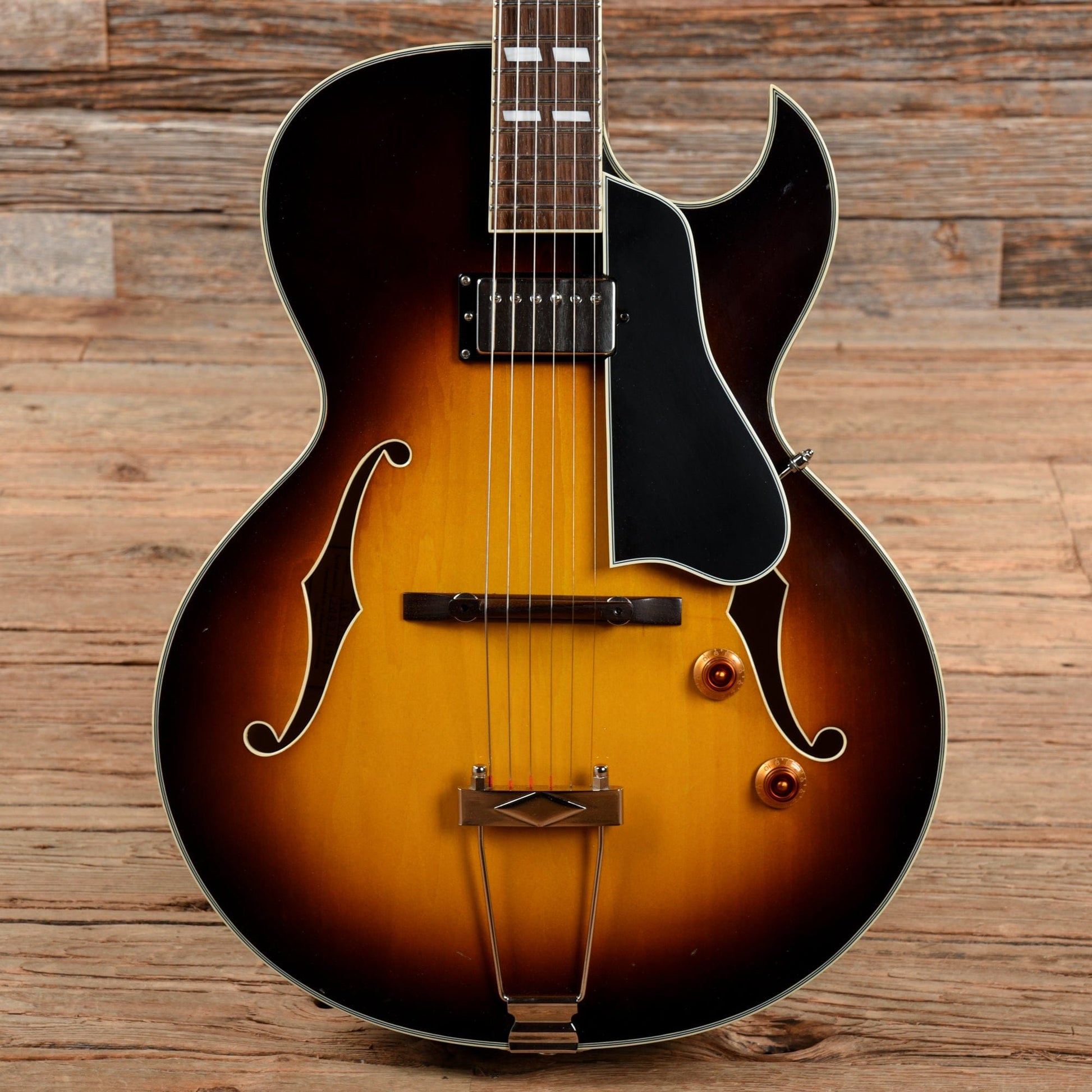 Eastman AR371CE Sunburst 2012 Electric Guitars / Hollow Body