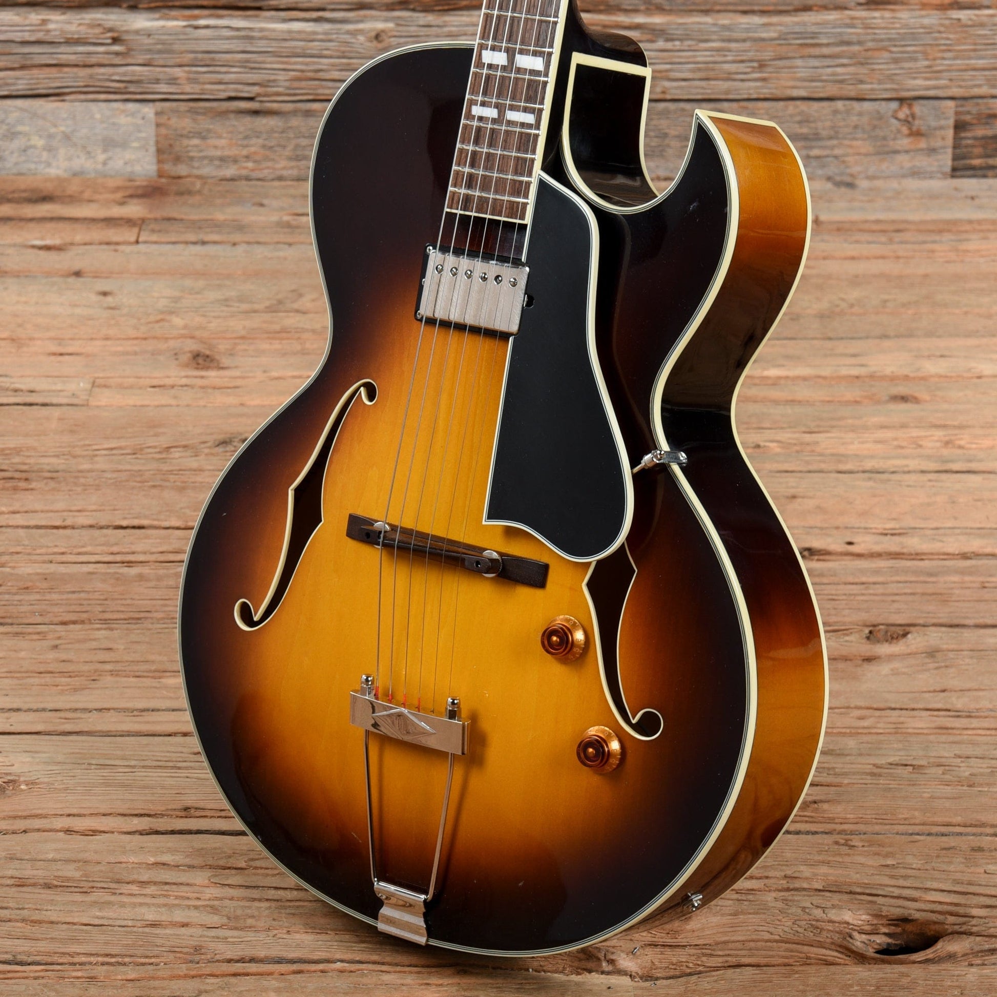 Eastman AR371CE Sunburst 2012 Electric Guitars / Hollow Body