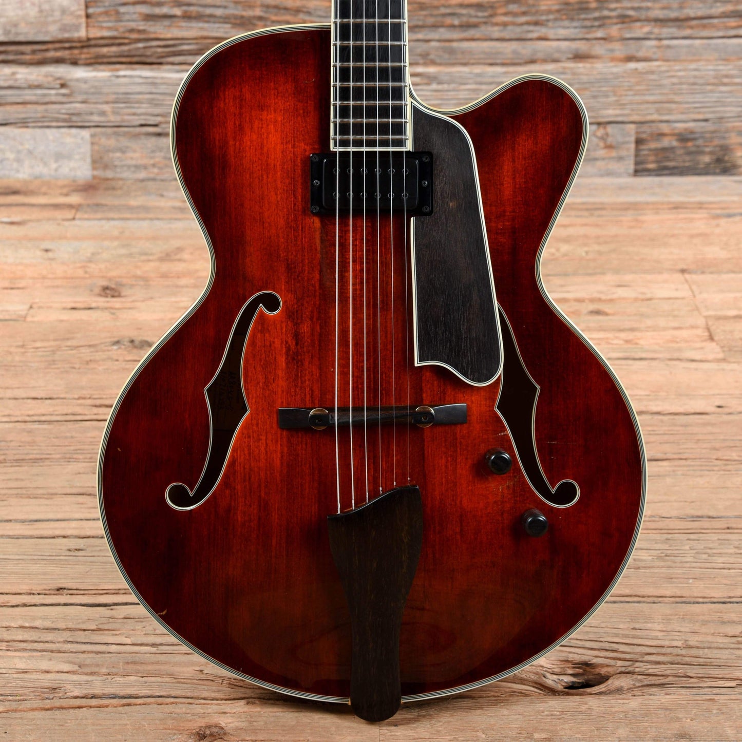 Eastman AR803CE-16 Uptown Archtop Sunburst 2011 Electric Guitars / Hollow Body