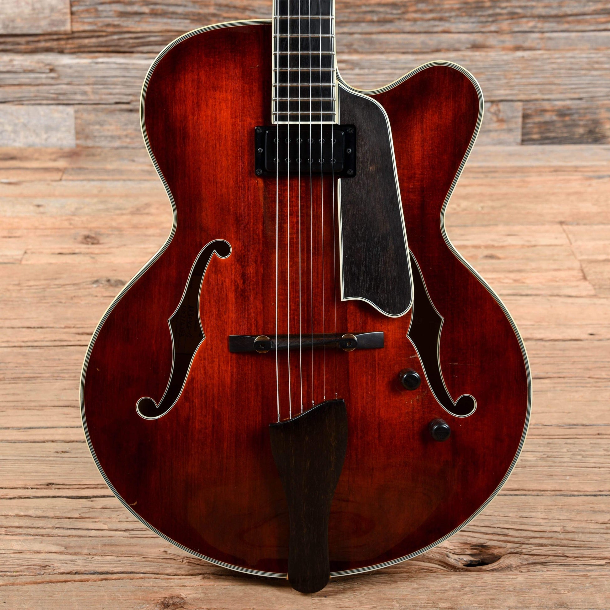 Eastman AR803CE-16 Uptown Archtop Sunburst 2011 Electric Guitars / Hollow Body