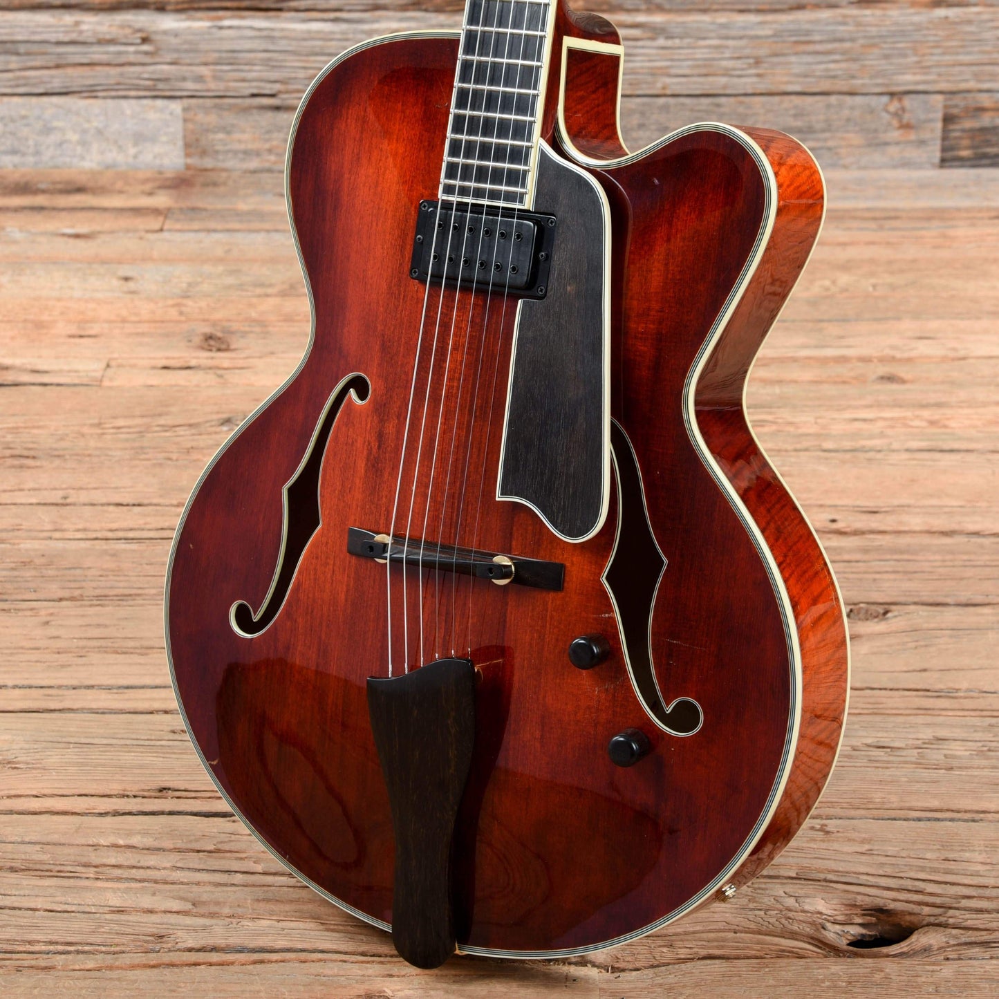 Eastman AR803CE-16 Uptown Archtop Sunburst 2011 Electric Guitars / Hollow Body