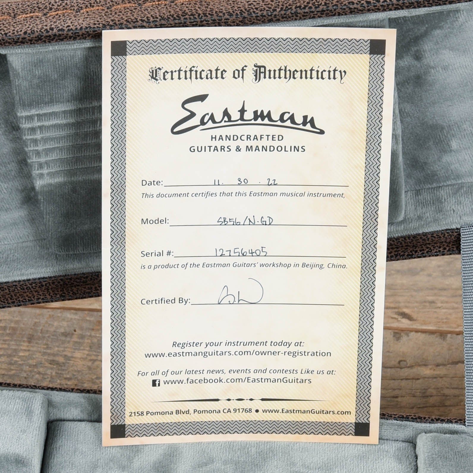 Eastman SB56/n Goldtop Vintage Nitro w/Lollar Pickups Electric Guitars / Solid Body