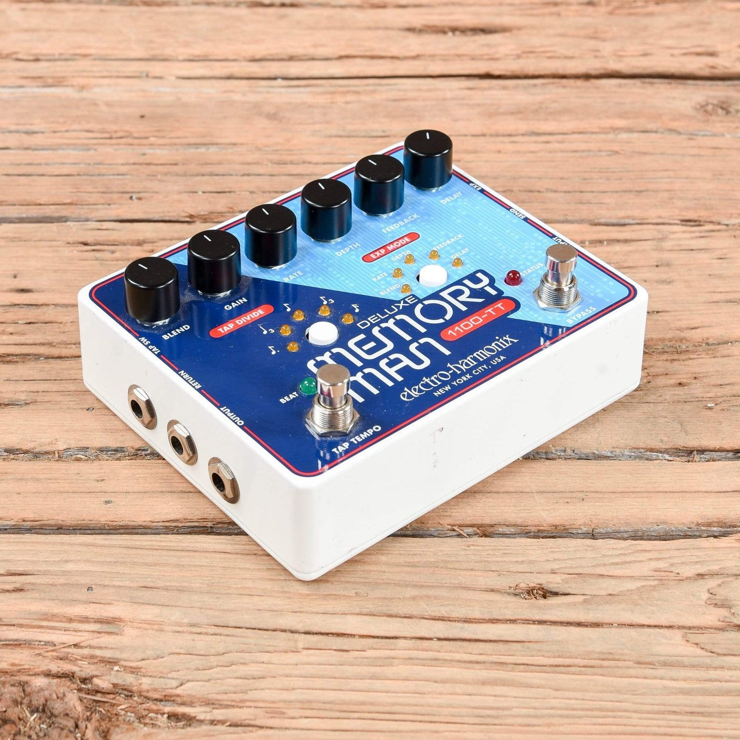 Electro-Harmonix Deluxe Memory Man 1100-TT Effects and Pedals / Delay