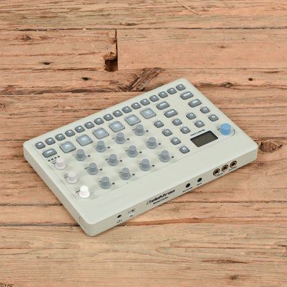 Elektron Model:Cycles Groovebox Drums and Percussion / Drum Machines and Samplers