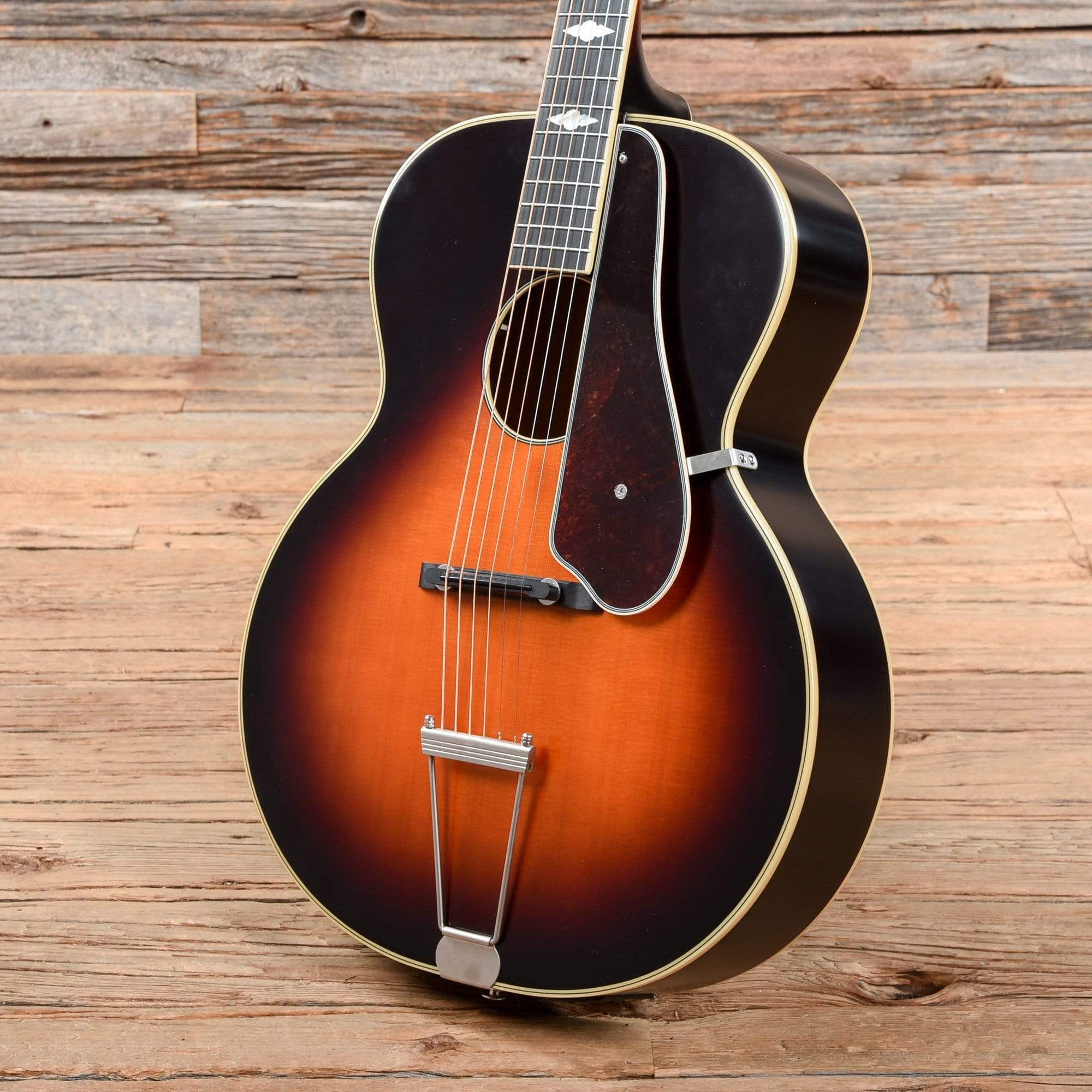 Epiphone Masterbilt Century Collection De Luxe (Round Hole) Vintage Sunburst Acoustic Guitars / Archtop