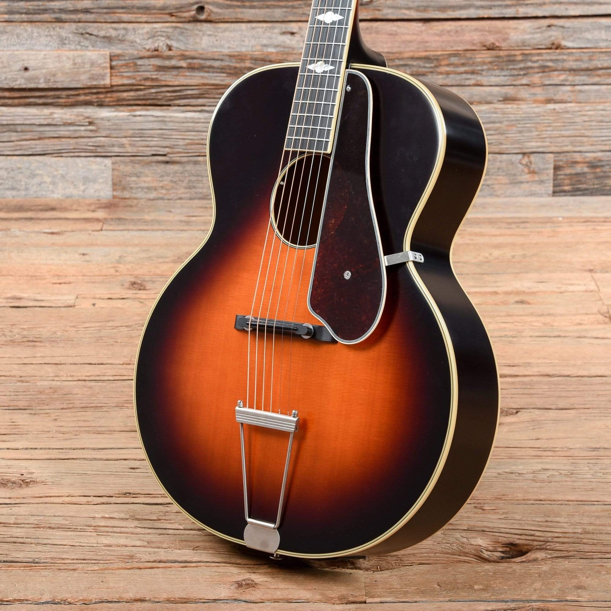 Epiphone Masterbilt Century Collection De Luxe (Round Hole) Vintage Sunburst Acoustic Guitars / Archtop
