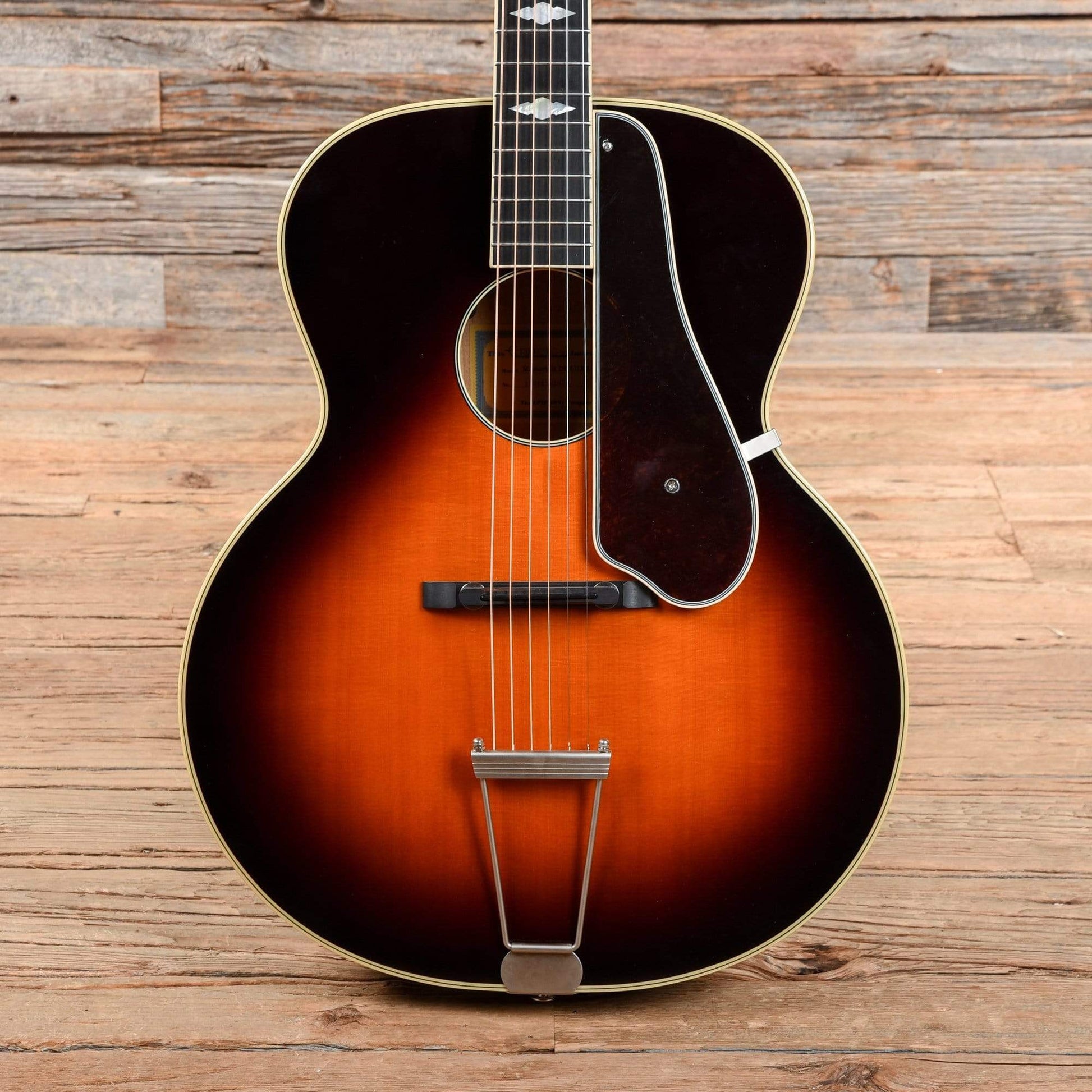 Epiphone Masterbilt Century Collection De Luxe (Round Hole) Vintage Sunburst Acoustic Guitars / Archtop