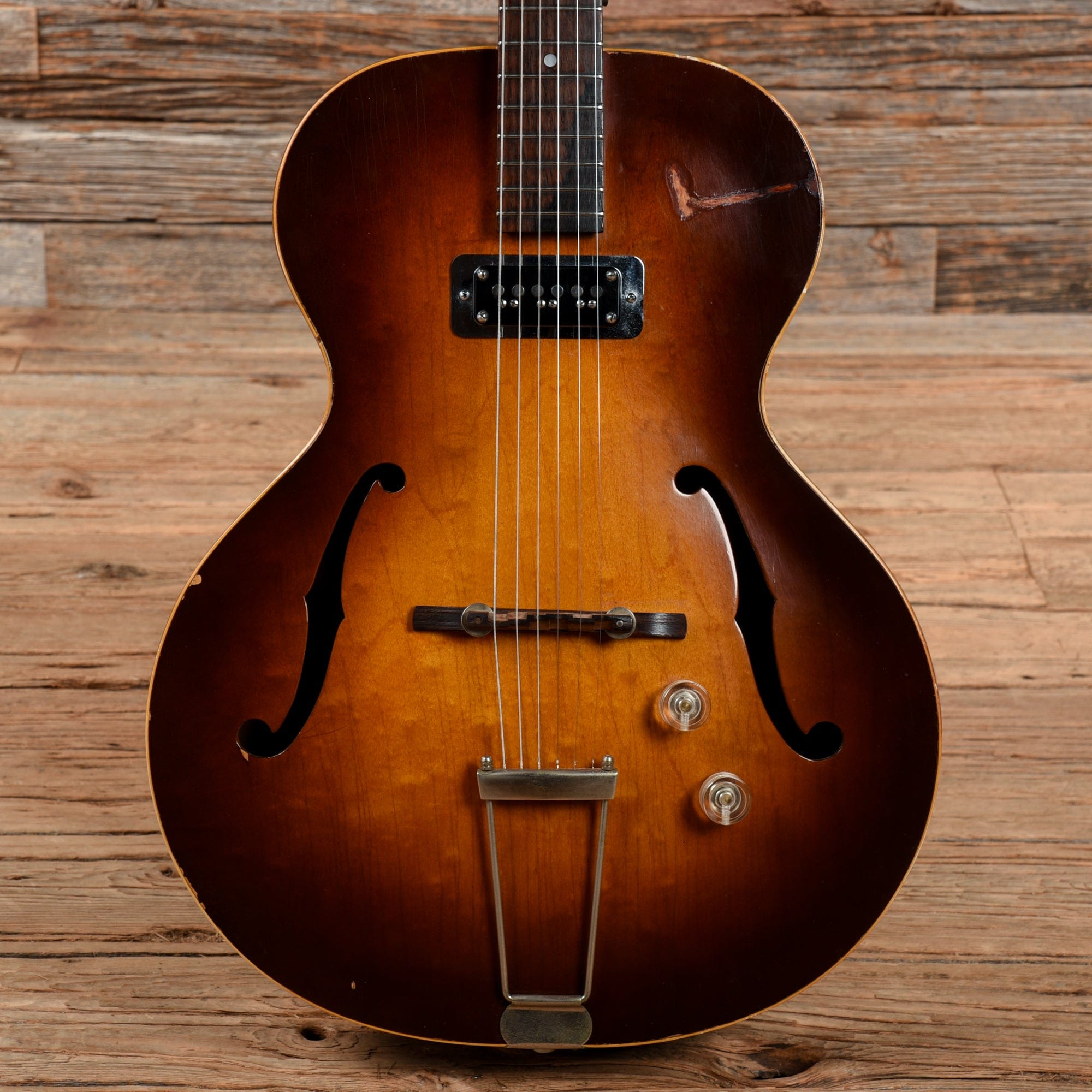 Epiphone Century Sunburst 1956 Electric Guitars / Hollow Body
