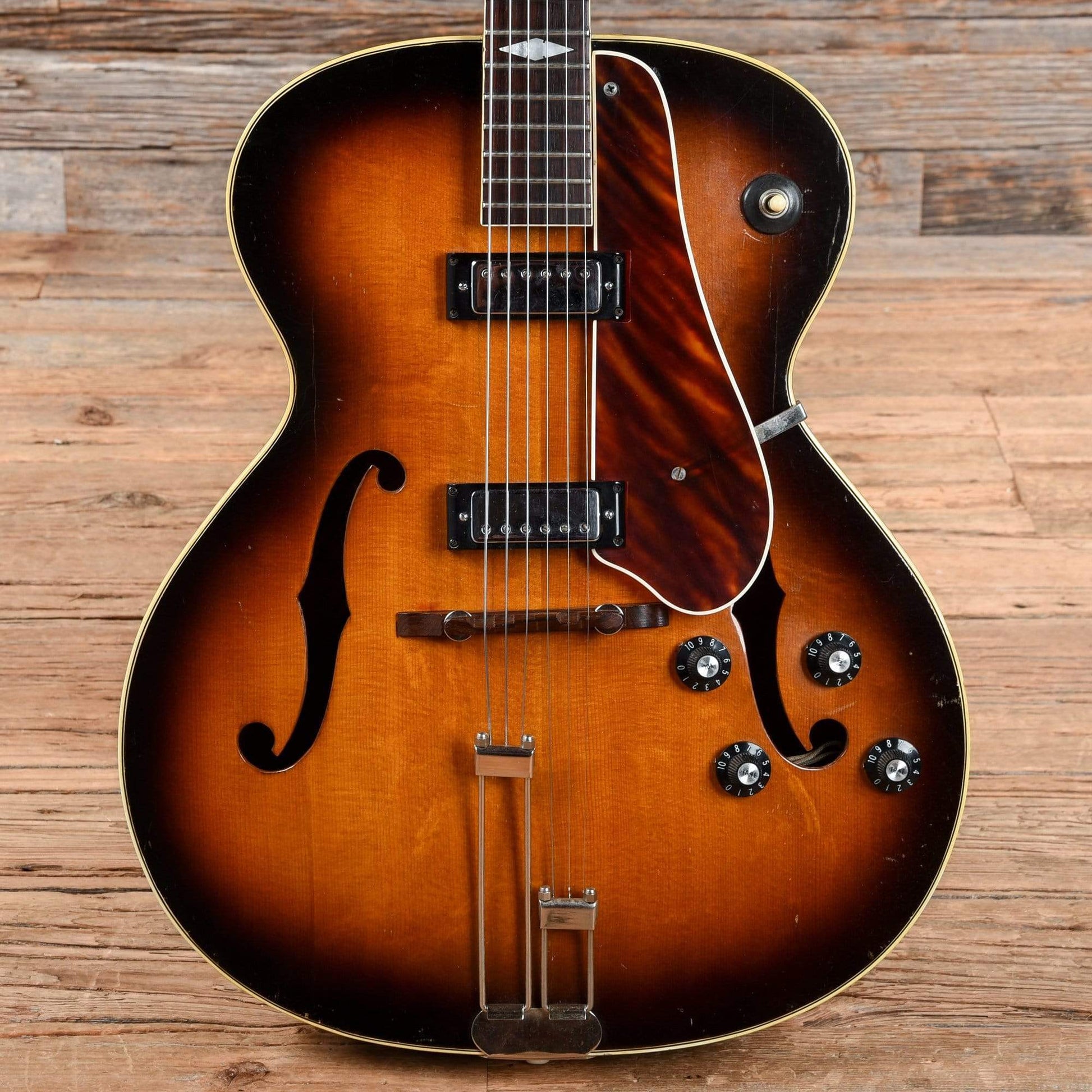 Epiphone Triumph Sunburst 1946 Electric Guitars / Hollow Body