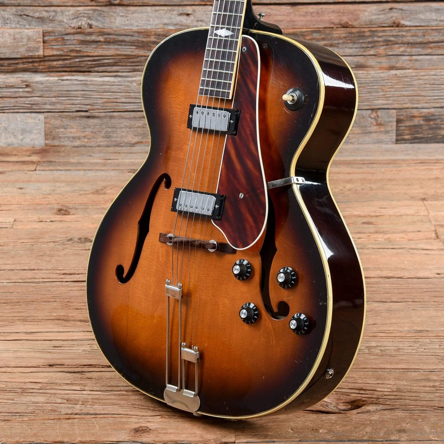 Epiphone Triumph Sunburst 1946 Electric Guitars / Hollow Body