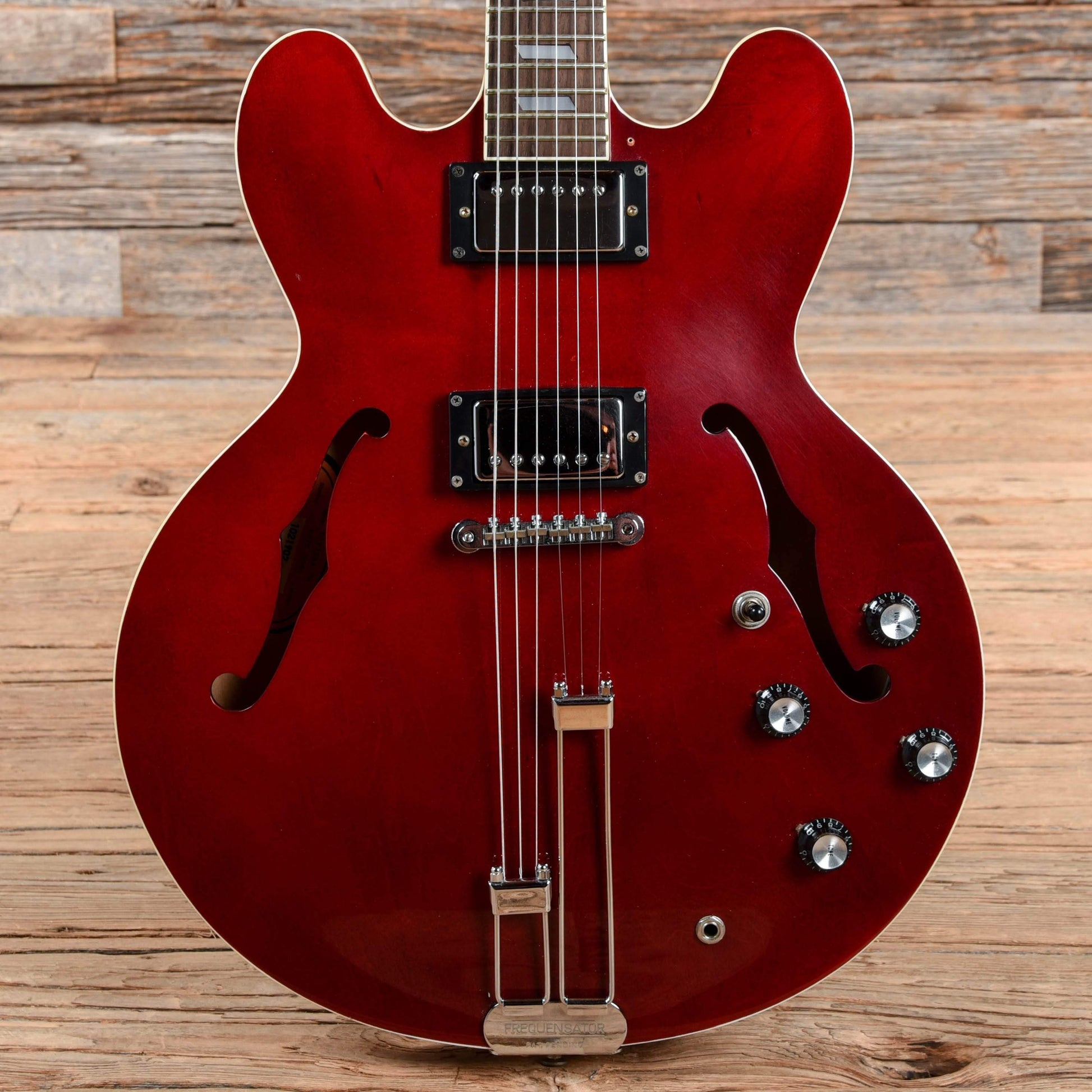 Epiphone Riviera Cherry 1997 Electric Guitars / Semi-Hollow