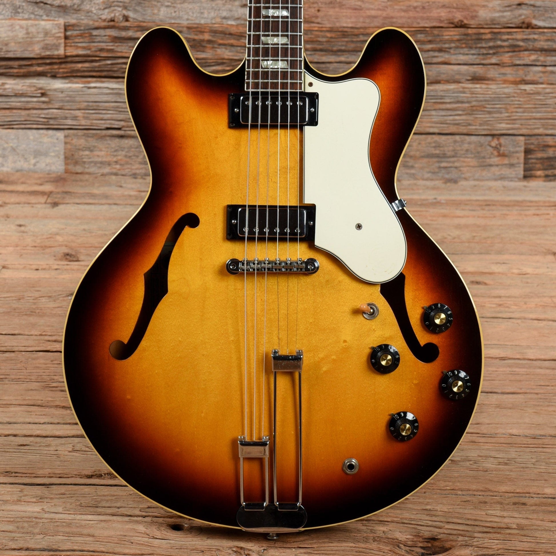 Epiphone Riviera Sunburst 1968 Electric Guitars / Semi-Hollow