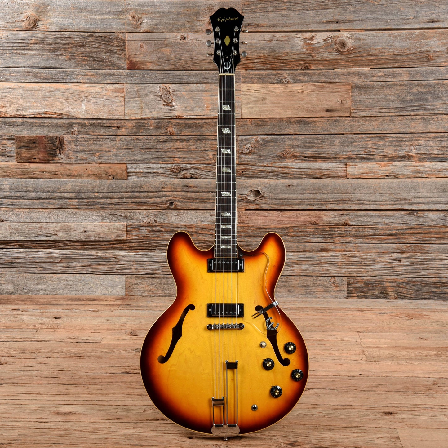 Epiphone Riviera Sunburst 1969 Electric Guitars / Semi-Hollow