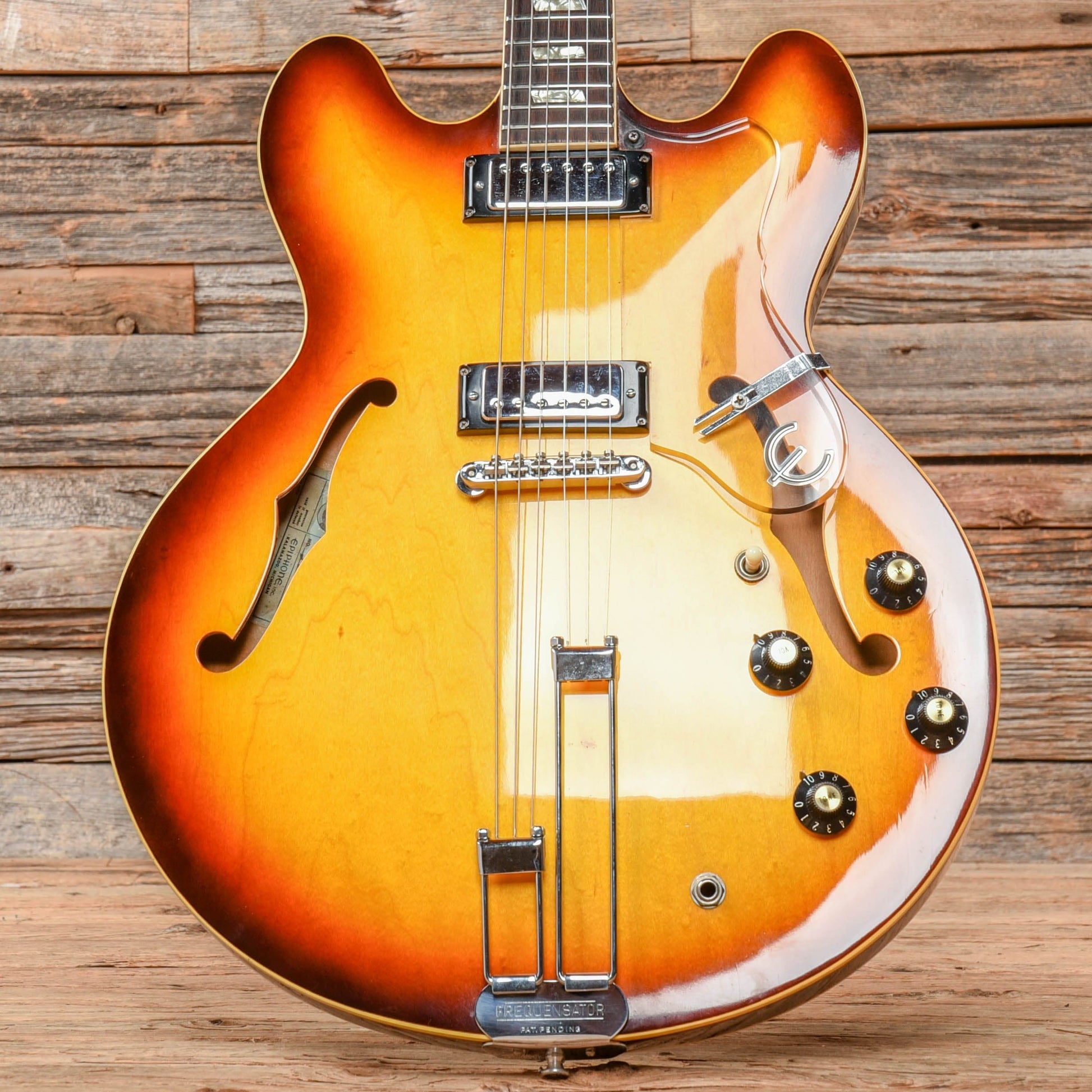Epiphone Riviera Sunburst 1969 Electric Guitars / Semi-Hollow