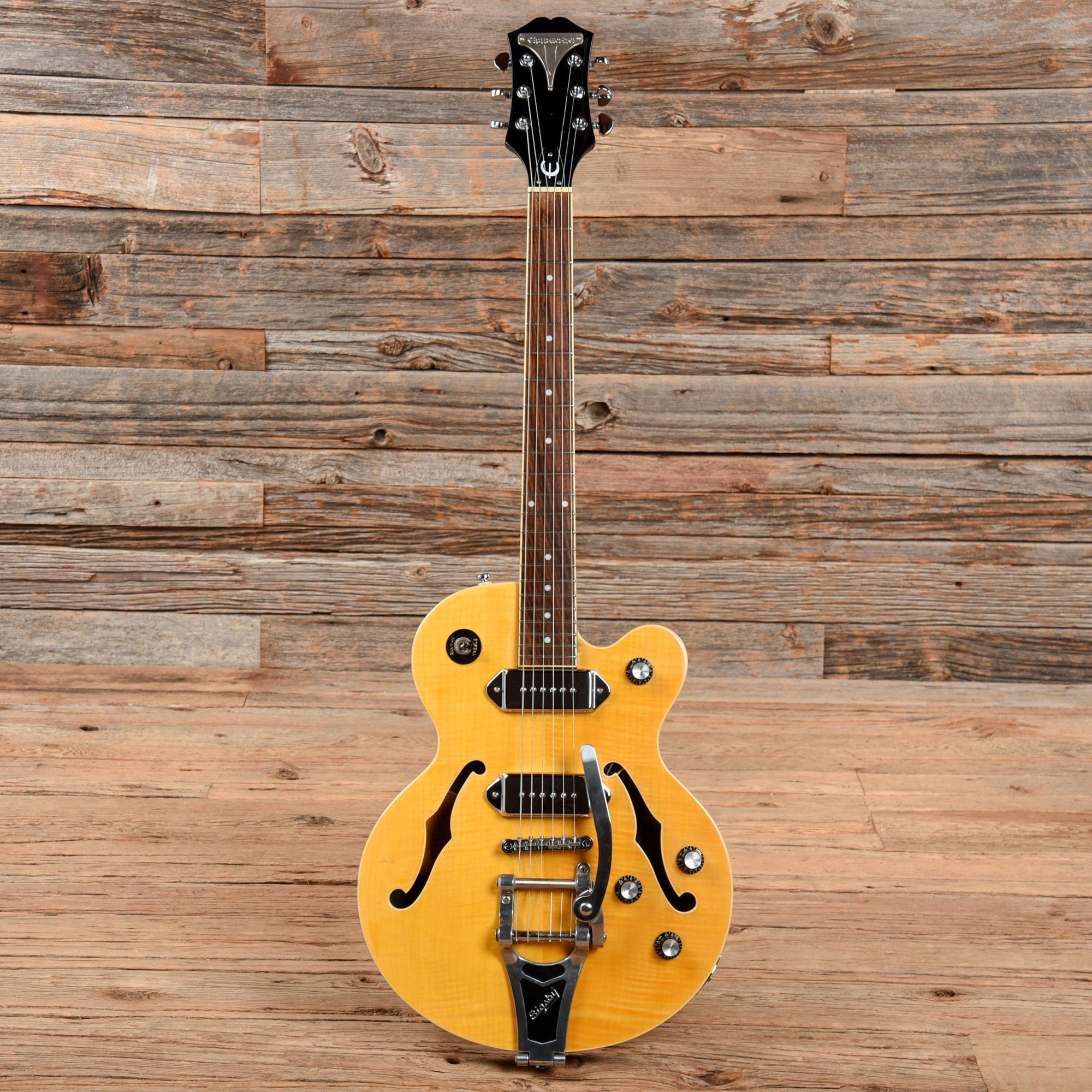 Epiphone Wildkat Antique Natural 2004 Electric Guitars / Semi-Hollow