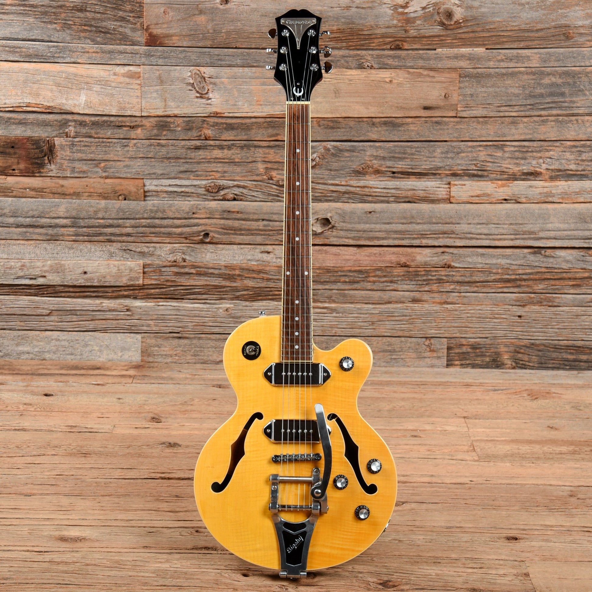 Epiphone Wildkat Antique Natural 2004 Electric Guitars / Semi-Hollow