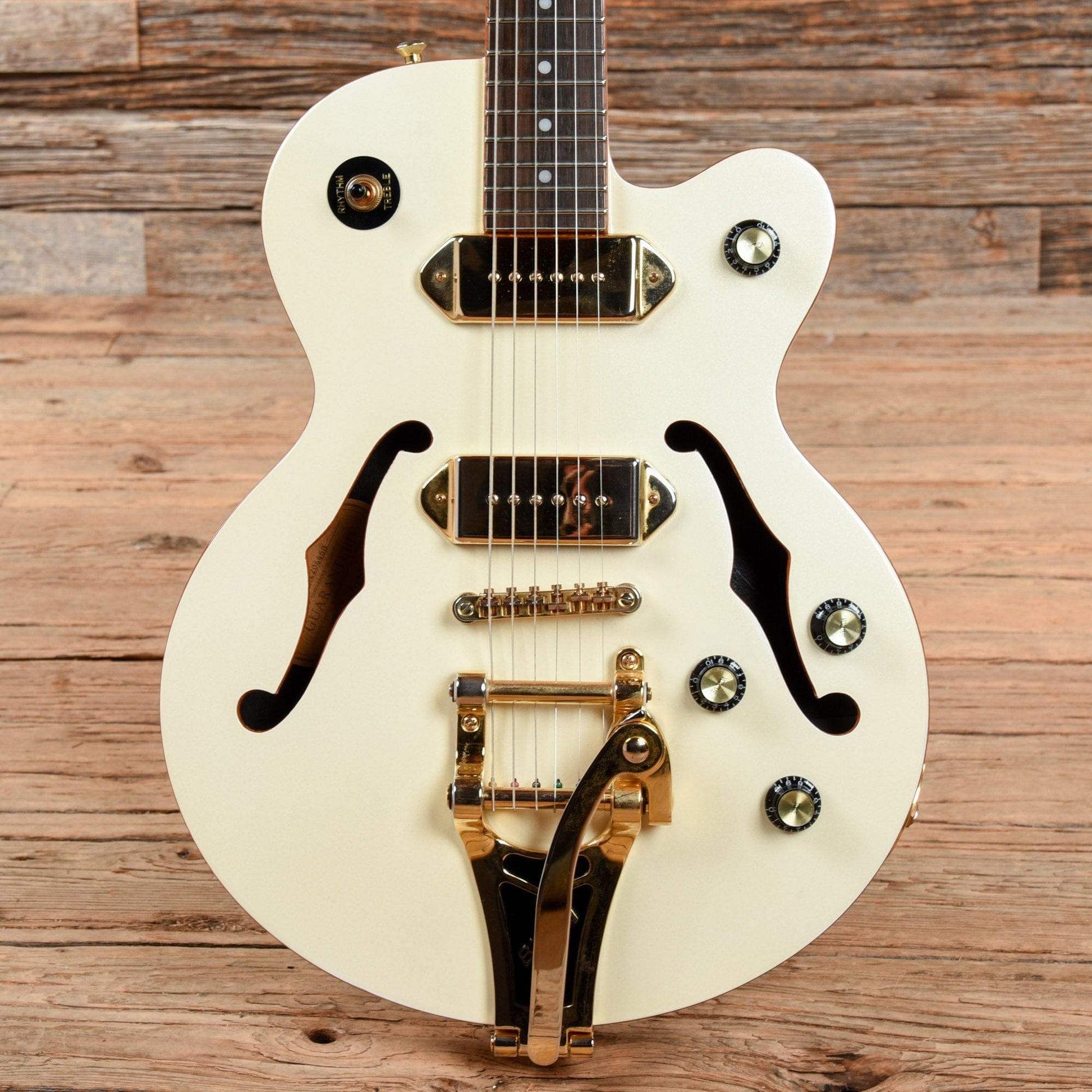 Epiphone Wildkat White 2013 Electric Guitars / Semi-Hollow
