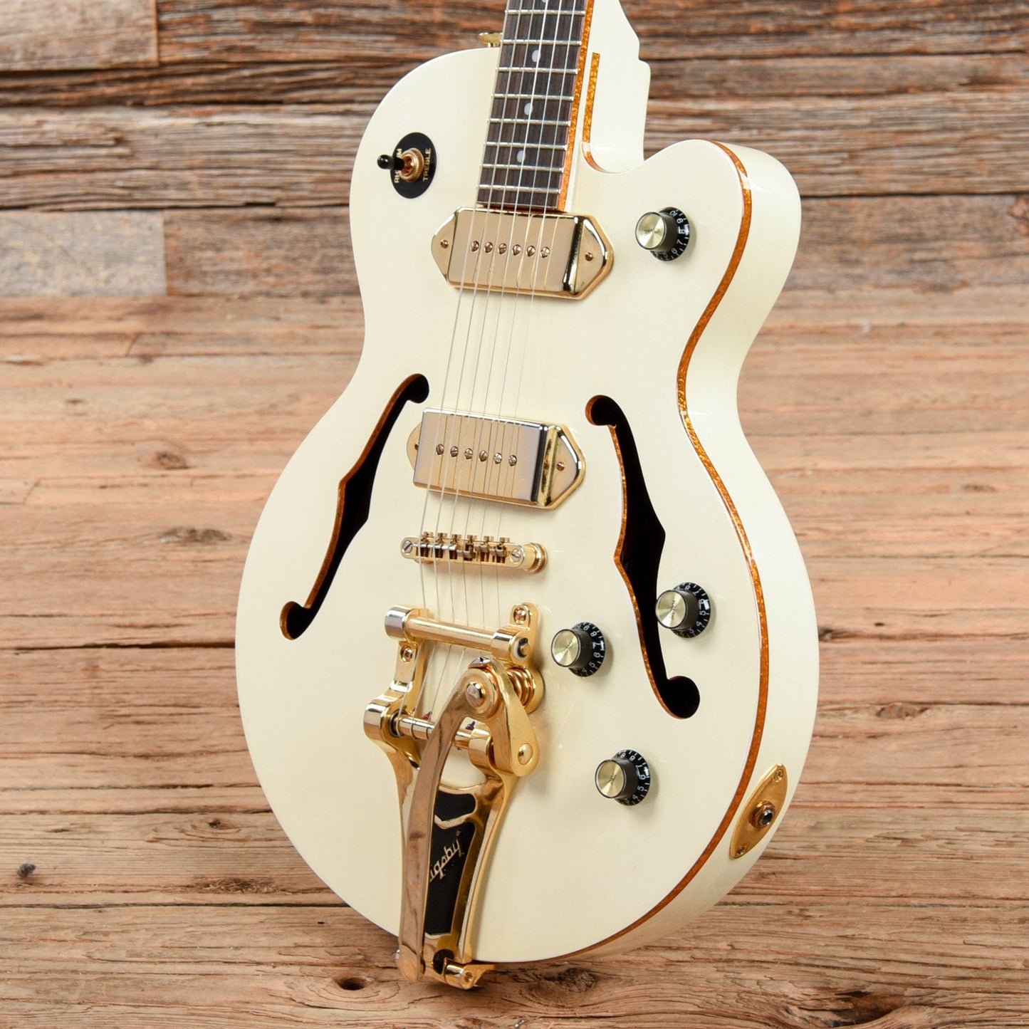 Epiphone Wildkat White 2013 Electric Guitars / Semi-Hollow