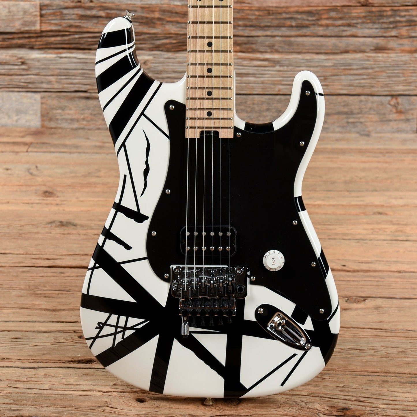 EVH Striped Series Black/White 2014 Electric Guitars / Solid Body