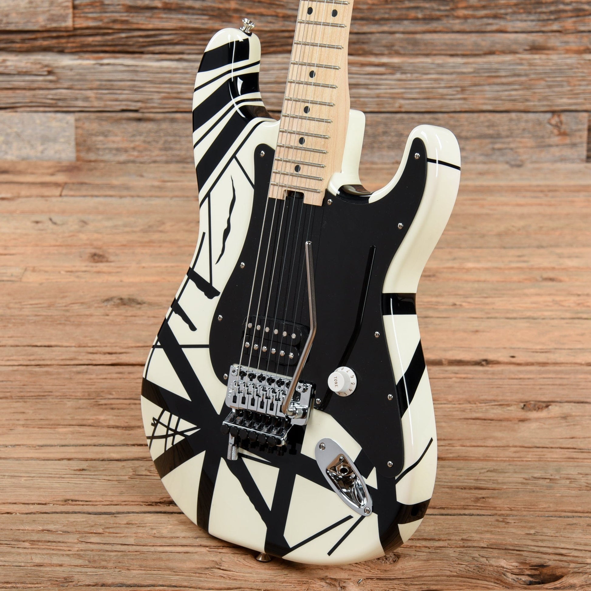 EVH Striped Series White with Black Stripes Electric Guitars / Solid Body