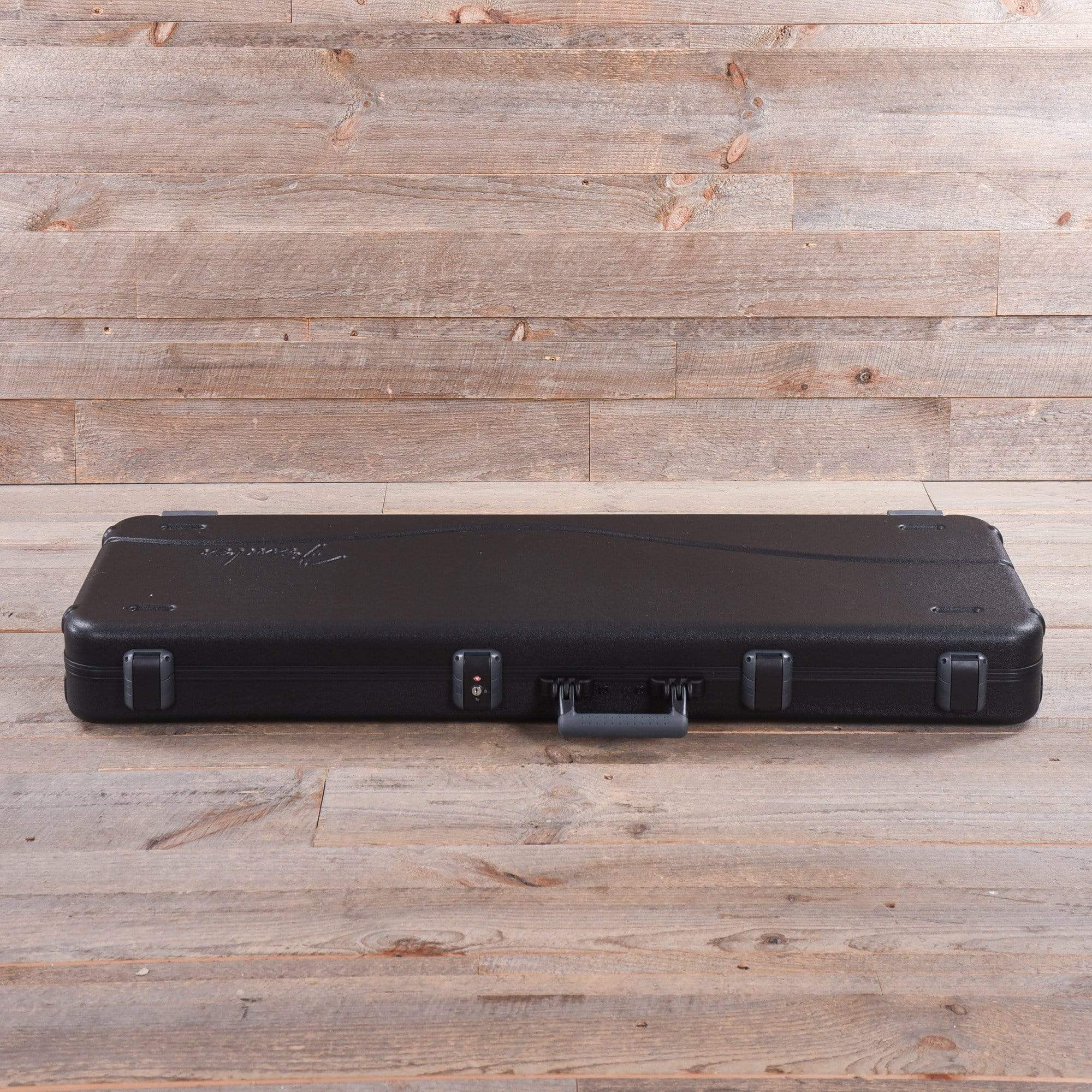 Fender Deluxe Molded Bass Case Left-Hand Black – Chicago Music