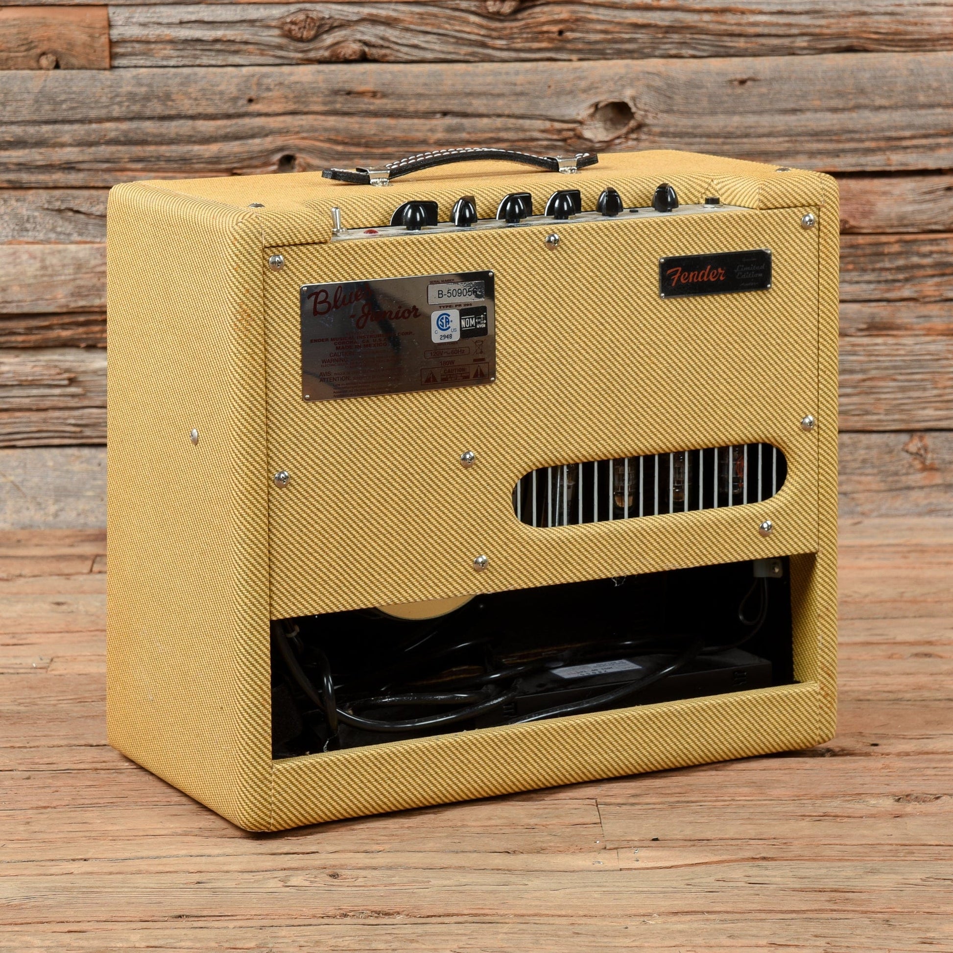 Fender Blues Junior 15-Watt 1x12" Guitar Combo Amps / Guitar Cabinets