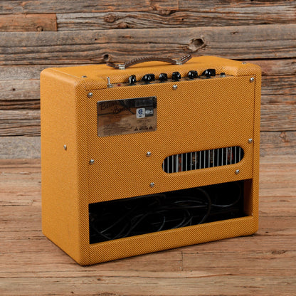 Fender Blues Junior "Lacquered Tweed" 15-Watt 1x12" Guitar Combo Amps / Guitar Cabinets