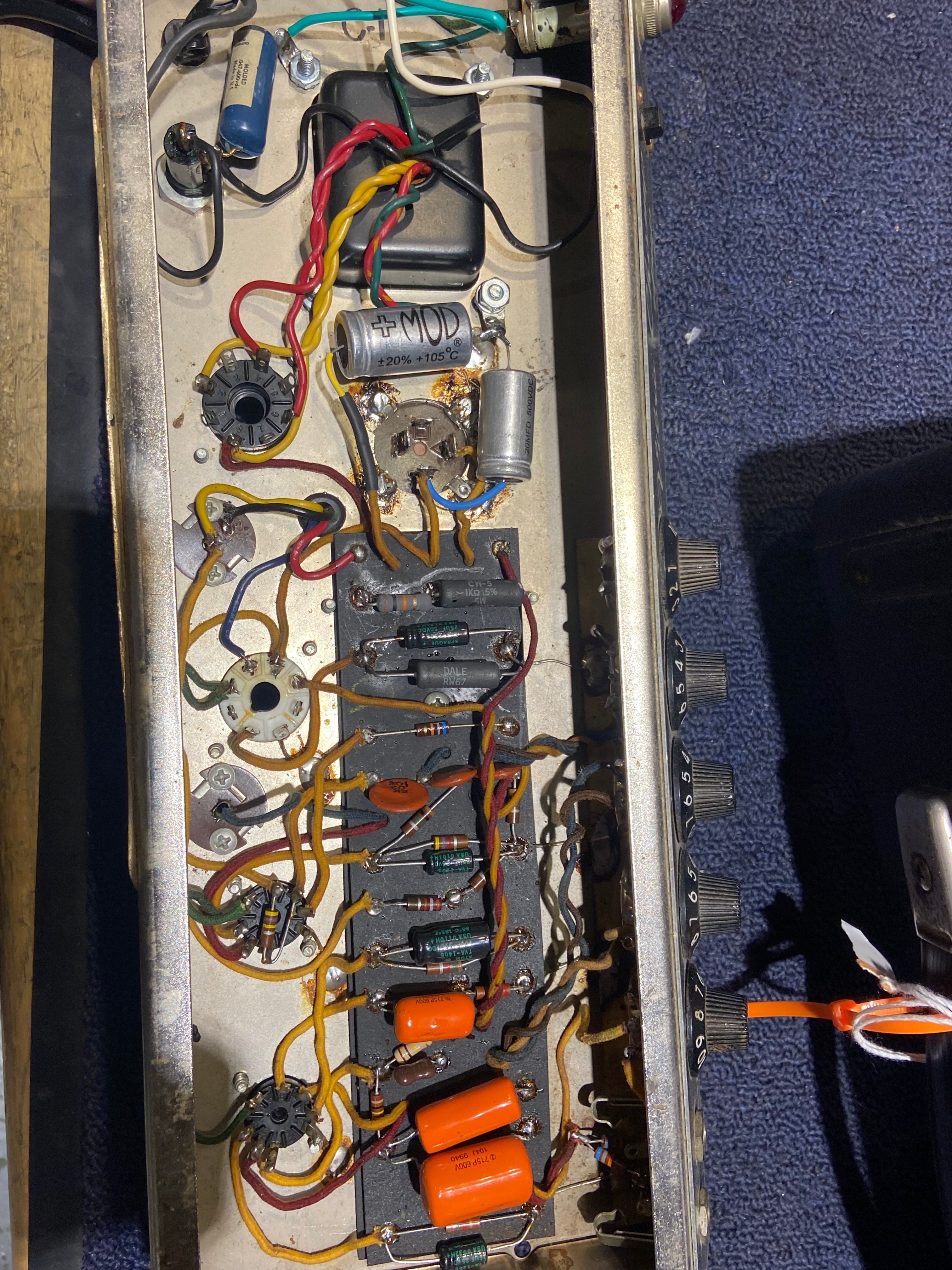 Fender Vibro Champ  1965 Amps / Guitar Cabinets