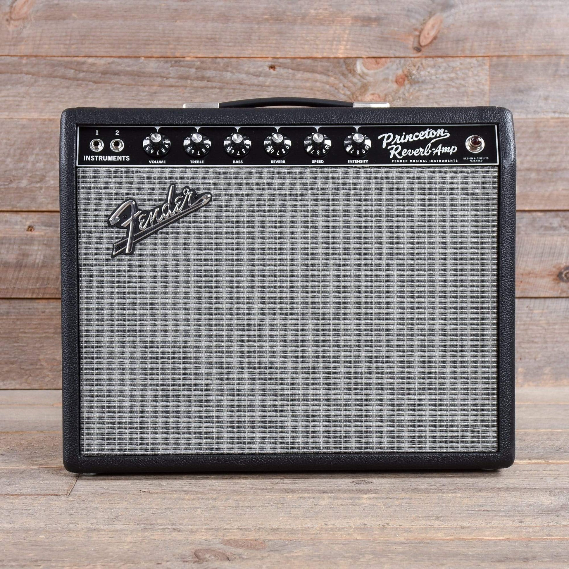 Fender '65 Princeton Reverb 15w 1x10 Combo Amps / Guitar Combos