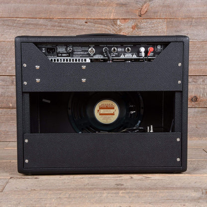 Fender '65 Princeton Reverb 15w 1x10 Combo Amps / Guitar Combos