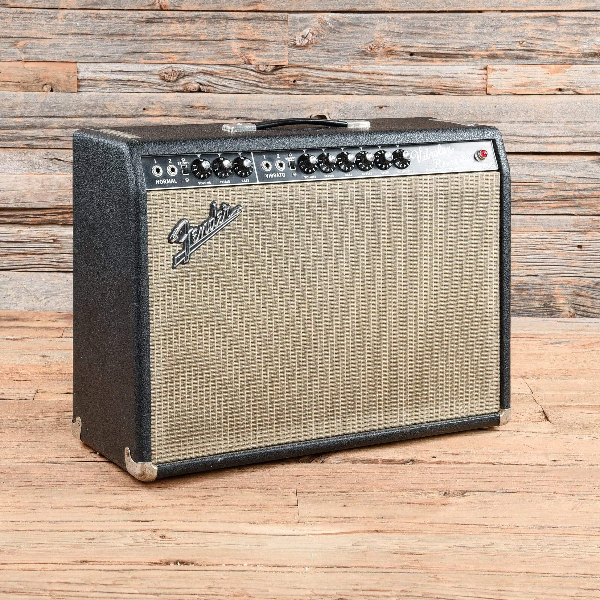 Fender Vibrolux Reverb-Amp w/Footswitch  1967 Amps / Guitar Combos