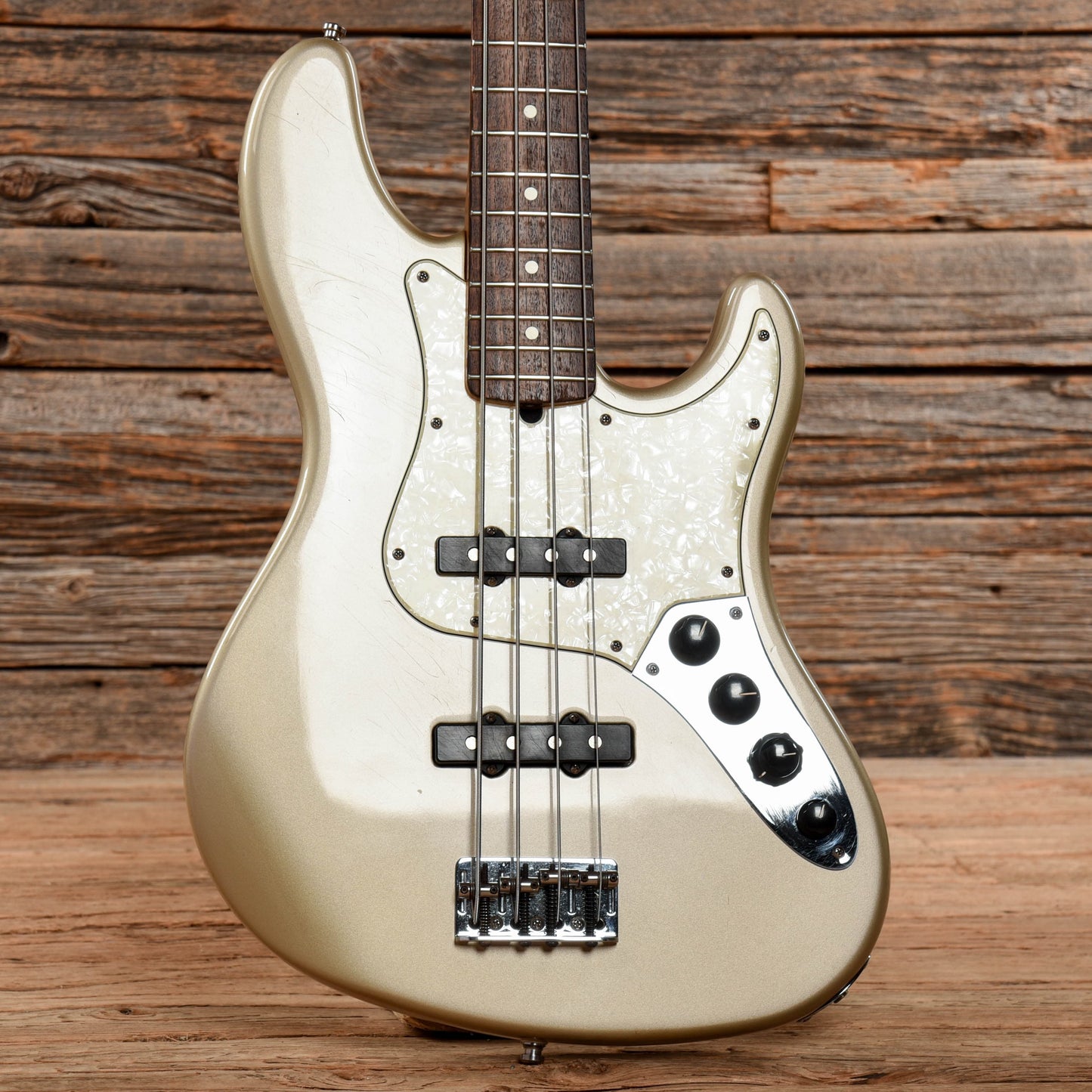 Fender American Deluxe Jazz Bass Shoreline Gold 1997 Bass Guitars / 4-String