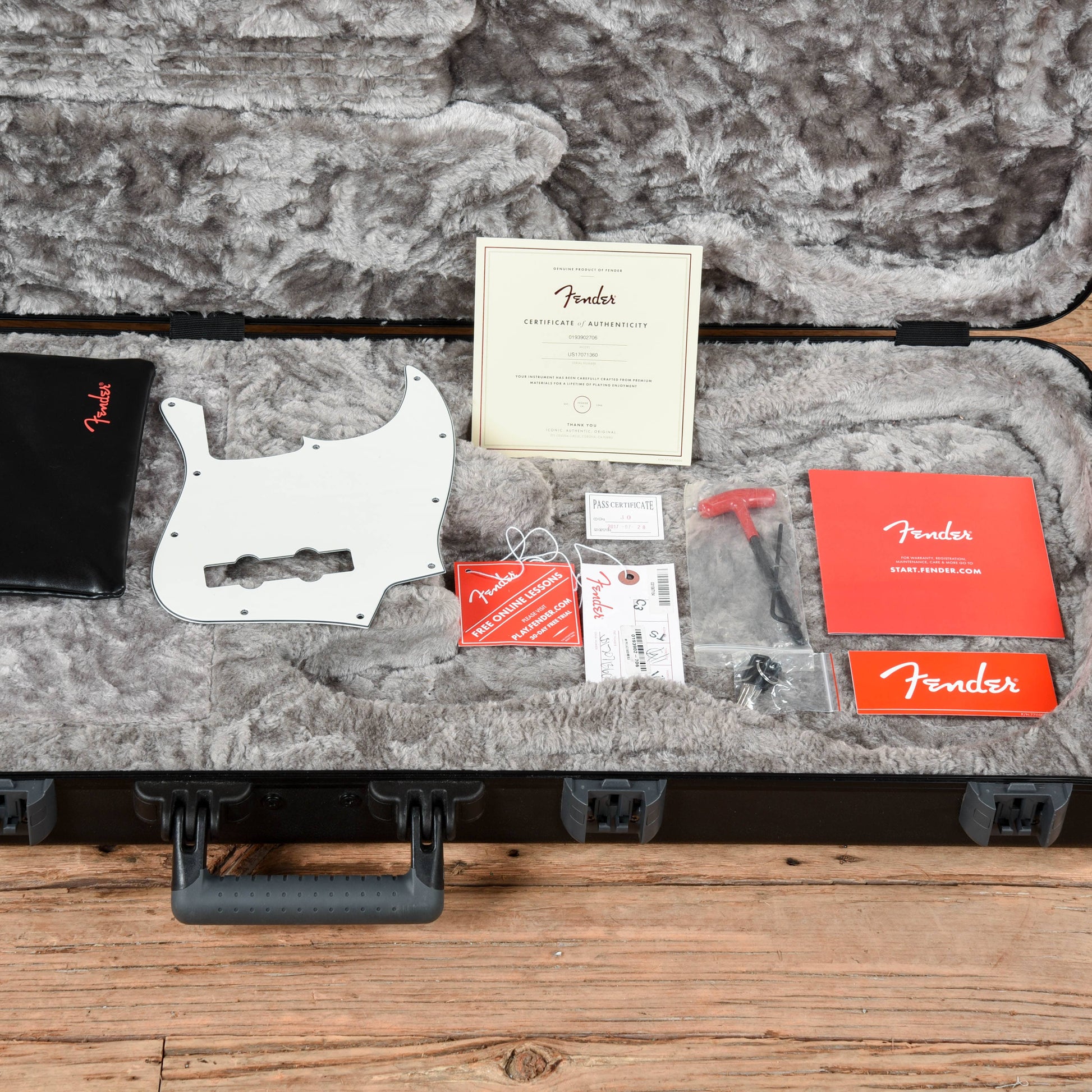 Fender American Pro Jazz Bass Black 2017 Bass Guitars / 4-String