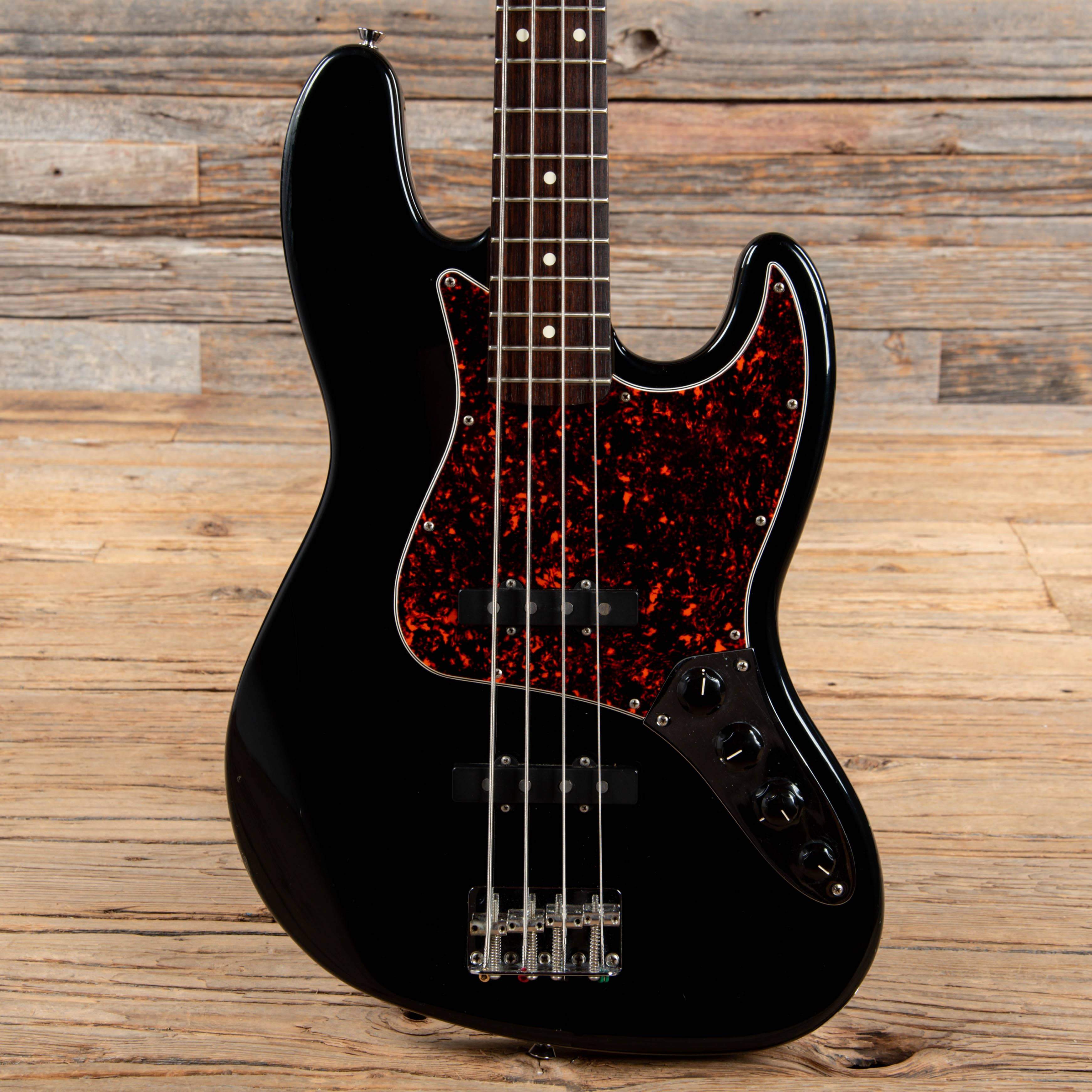 Fender Deluxe Active Jazz Bass Black 2003 – Chicago Music Exchange