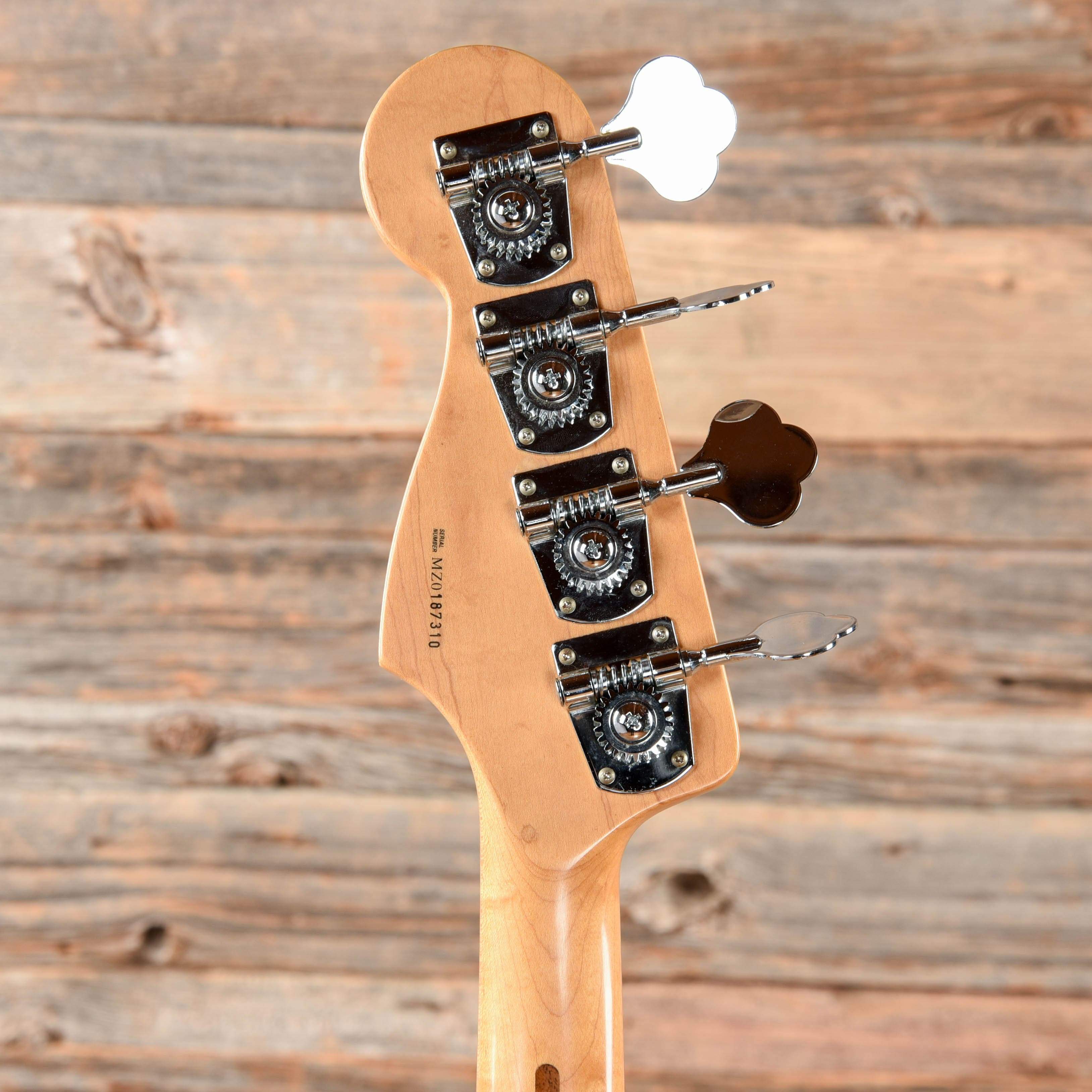 Fender American Deluxe Jazz Bass 2001年製 Fender Deluxe Active Jazz Bass Chrome Red 2001 – Chicago Music