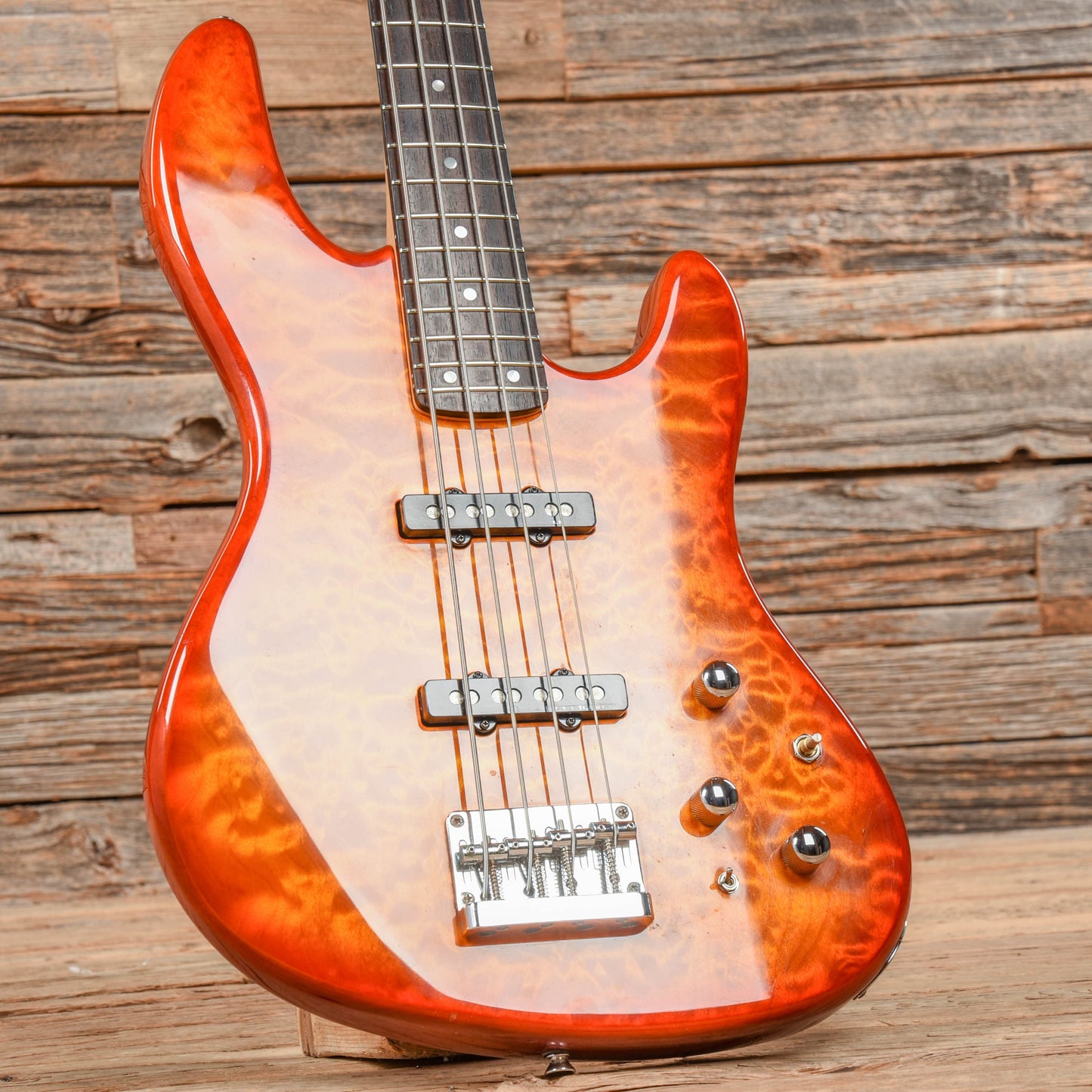 Fender Deluxe Jazz Bass 24 Quilted Maple Bass Guitars / 4-String