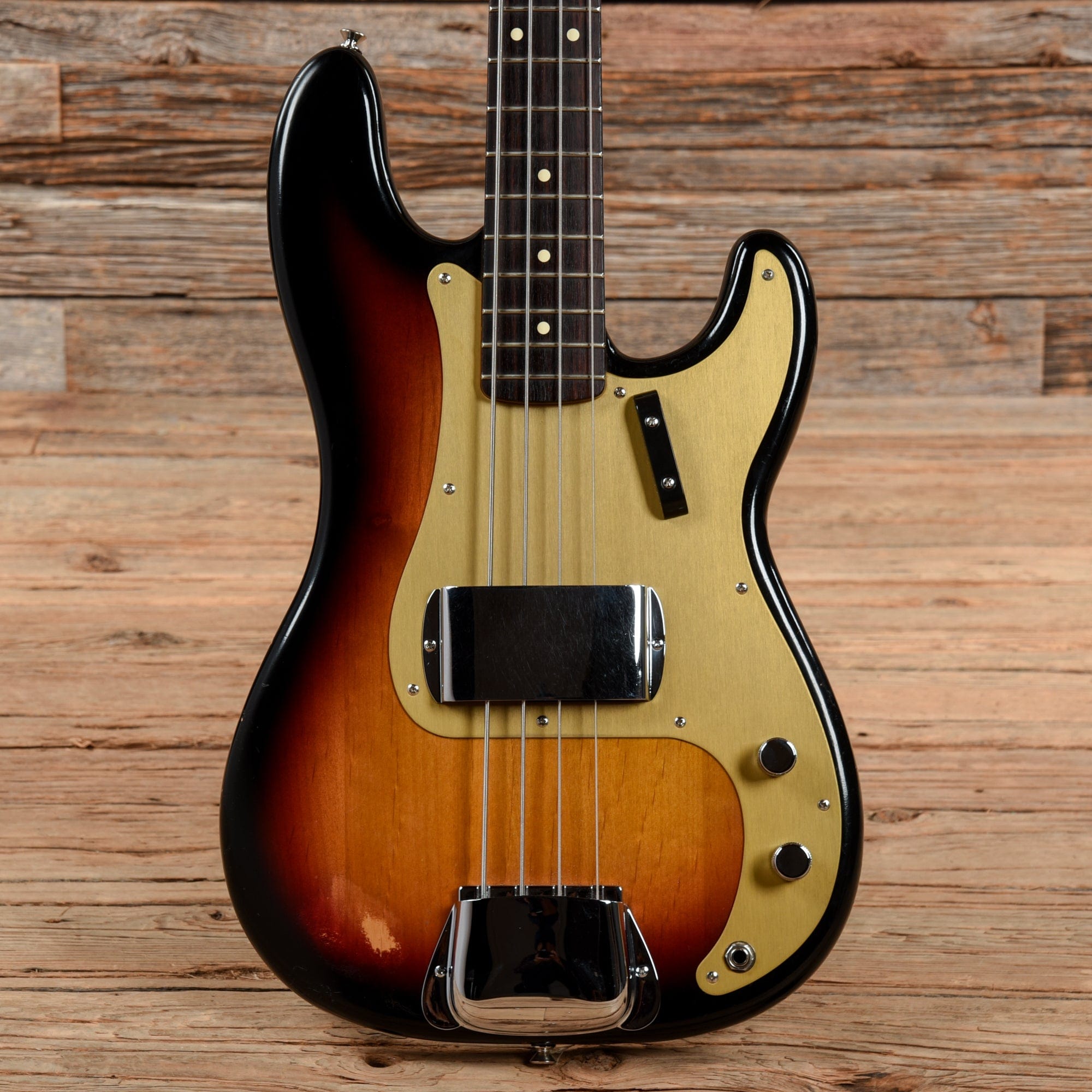 Fender Highway One Precision Bass Sunburst  – Chicago Music