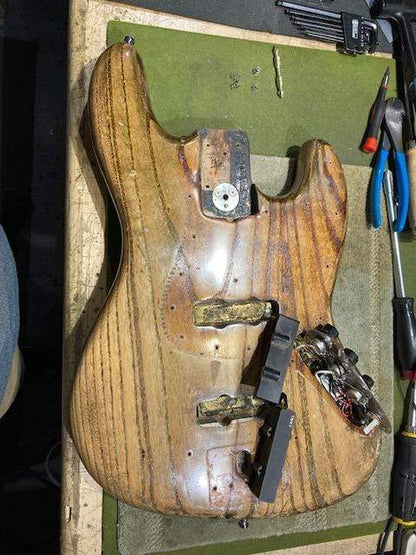 Fender Jazz Bass Natural Refin 1975 Bass Guitars / 4-String