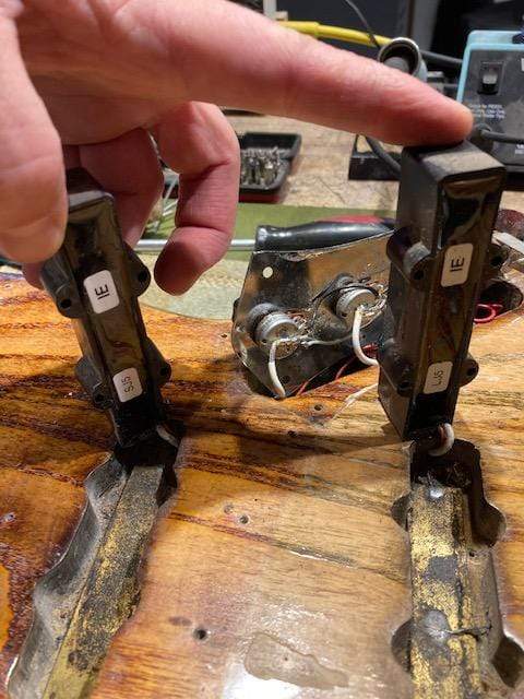 Fender Jazz Bass Natural Refin 1975 Bass Guitars / 4-String