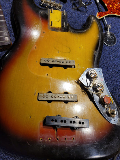 Fender Jazz Bass Sunburst 1964 Bass Guitars / 4-String