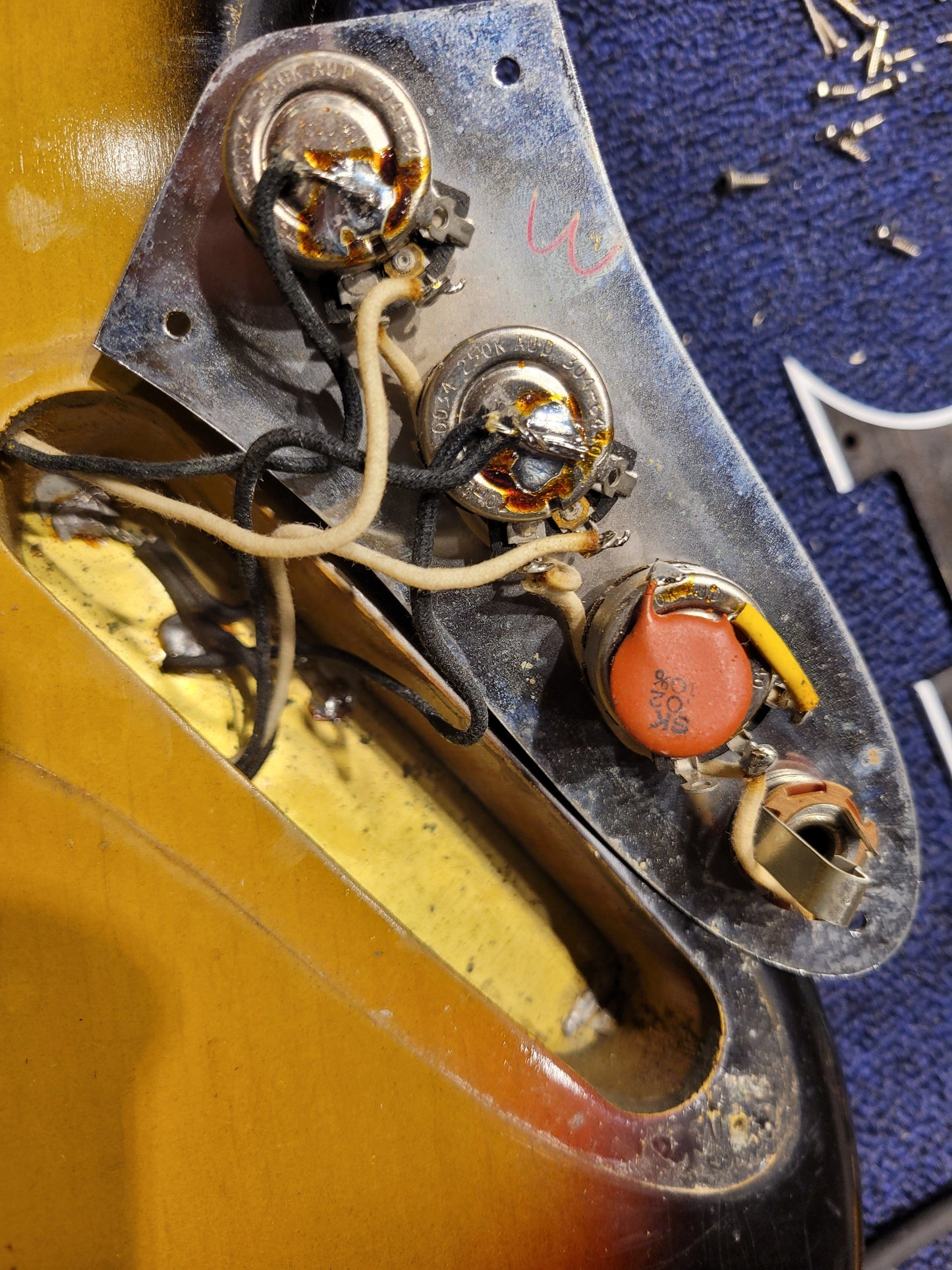 Fender Jazz Bass Sunburst 1964 Bass Guitars / 4-String