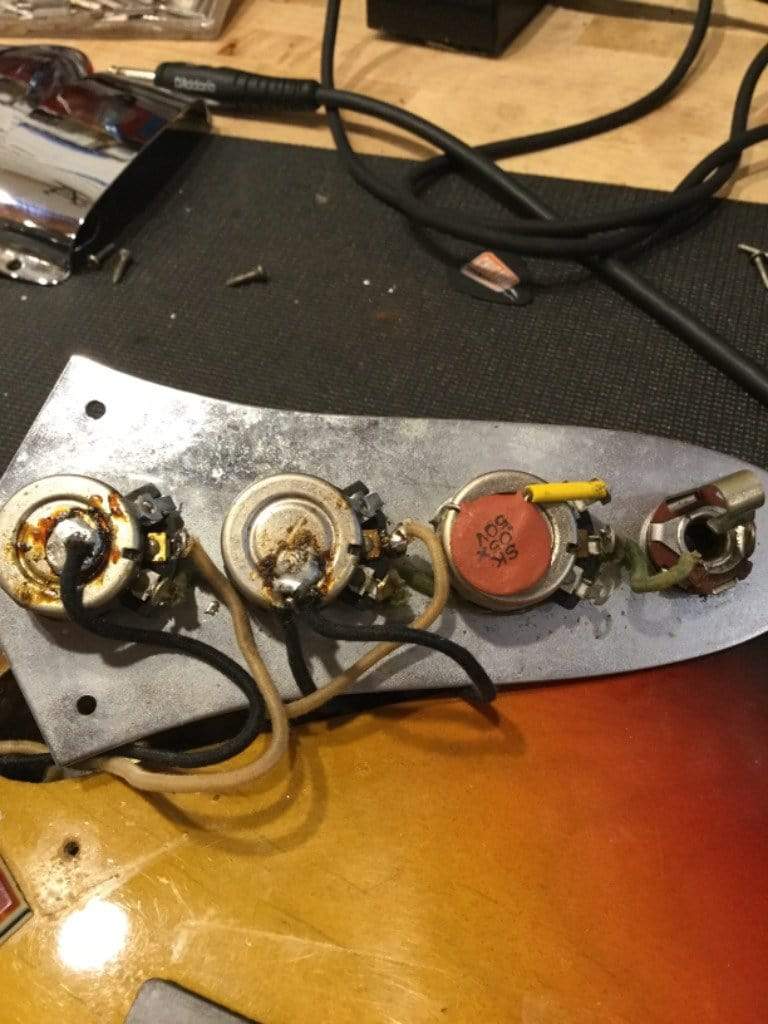 Fender Jazz Bass Sunburst Refin 1962 Bass Guitars / 4-String