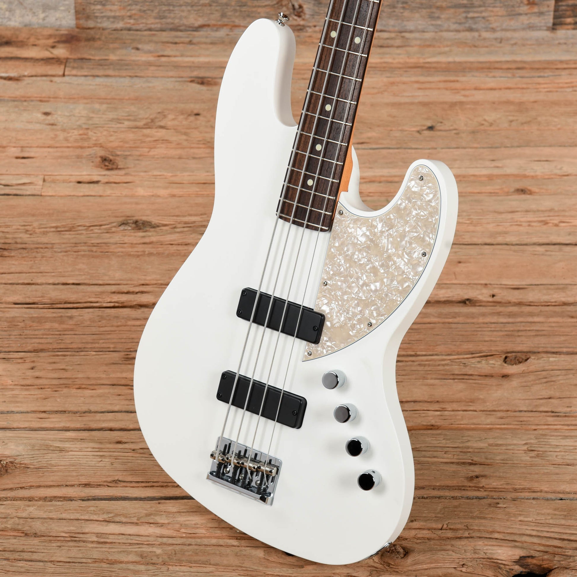 Fender MIJ Elemental Jazz Bass Nimbus White 2022 Bass Guitars / 4-String