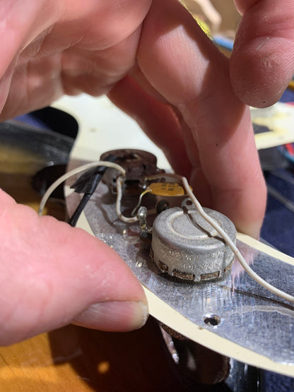 Fender Precision Bass 3 Color Sunburst 1972 Bass Guitars / 4-String