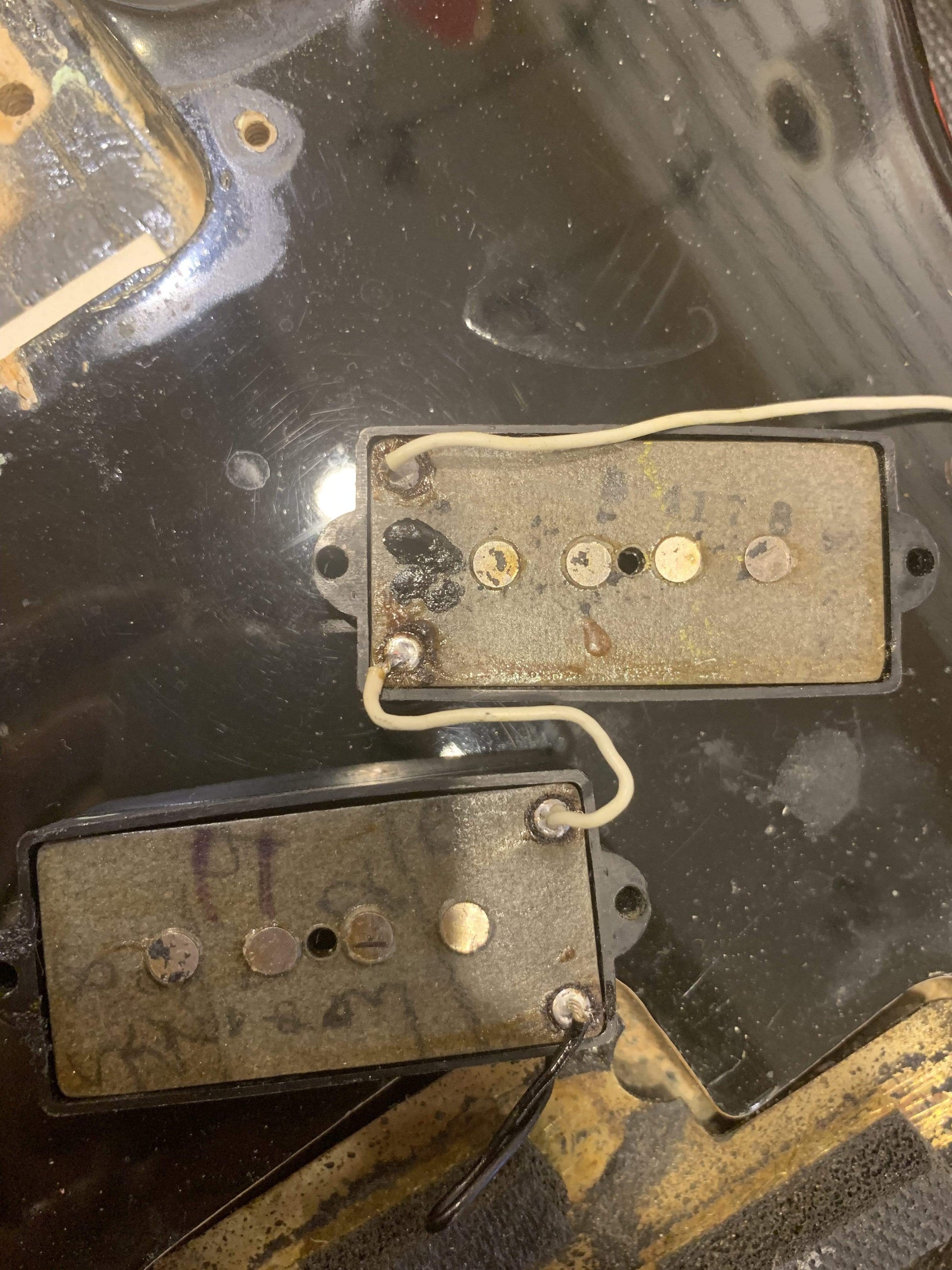 Fender Precision Bass Black 1979 Bass Guitars / 4-String