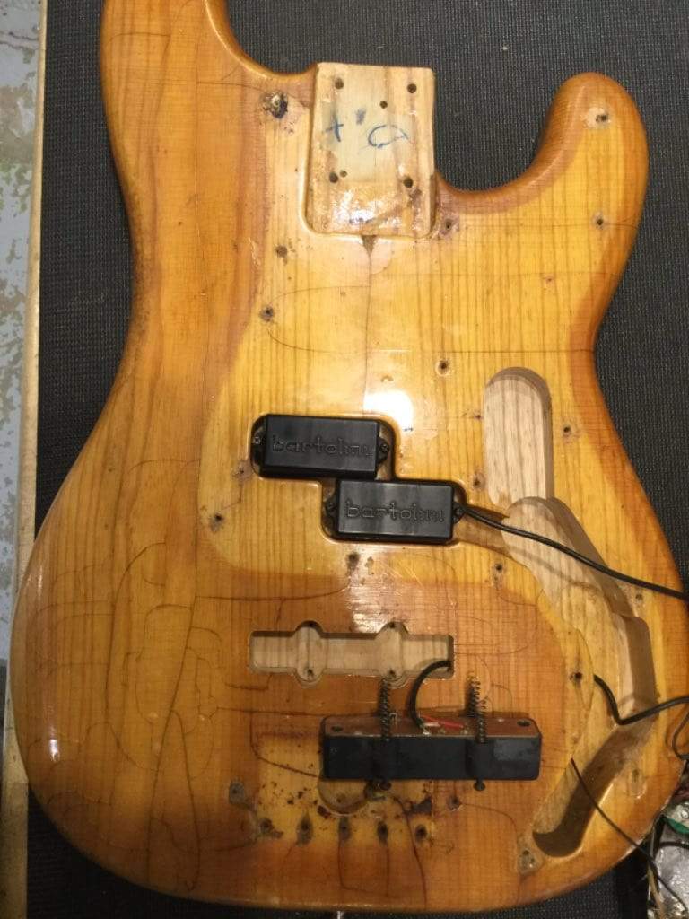 Fender Precision Bass Natural 1977 Bass Guitars / 4-String