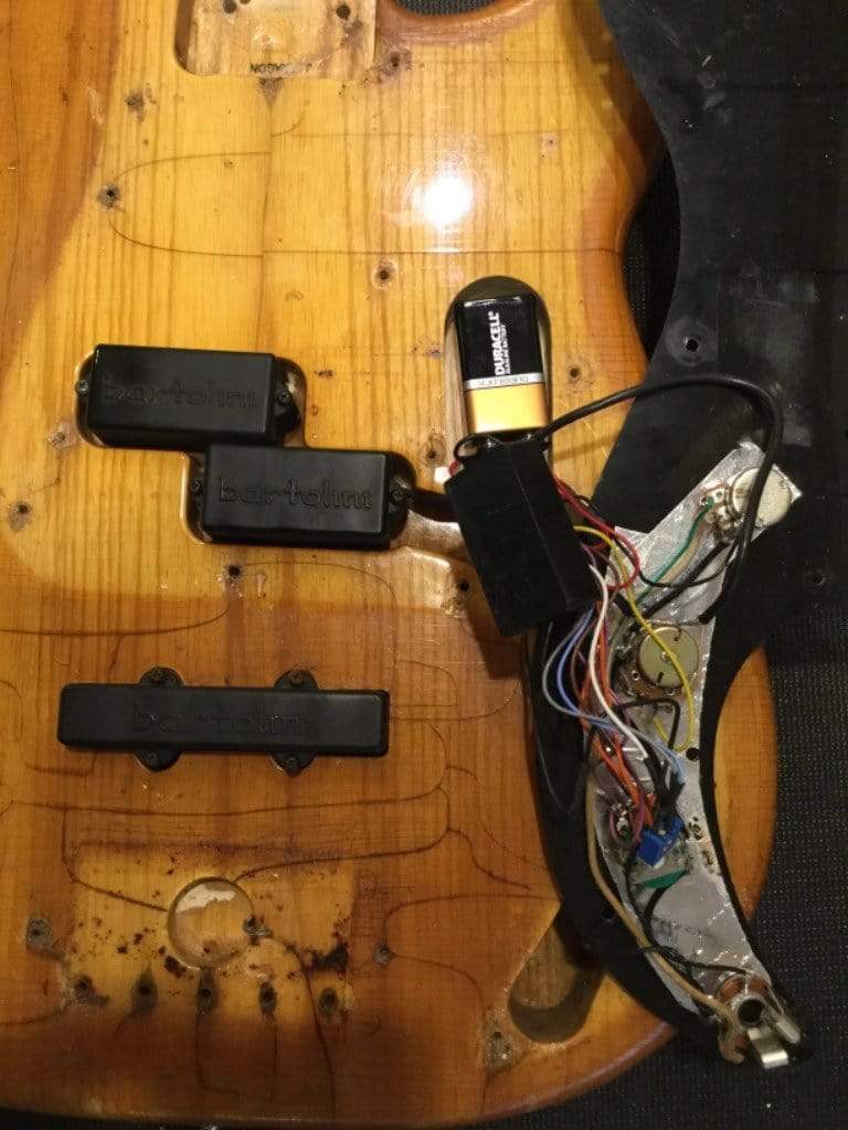 Fender Precision Bass Natural 1977 Bass Guitars / 4-String