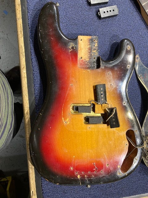 Fender Precision Bass Sunburst 1964 Bass Guitars / 4-String