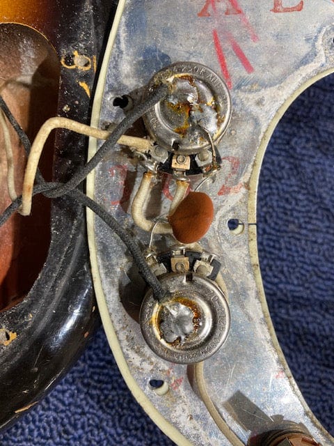 Fender Precision Bass Sunburst 1964 Bass Guitars / 4-String