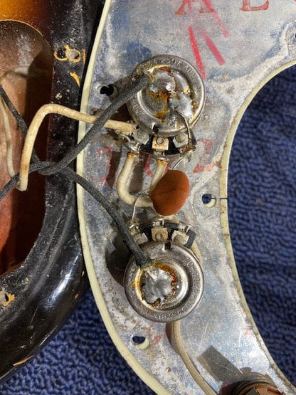 Fender Precision Bass Sunburst 1964 Bass Guitars / 4-String